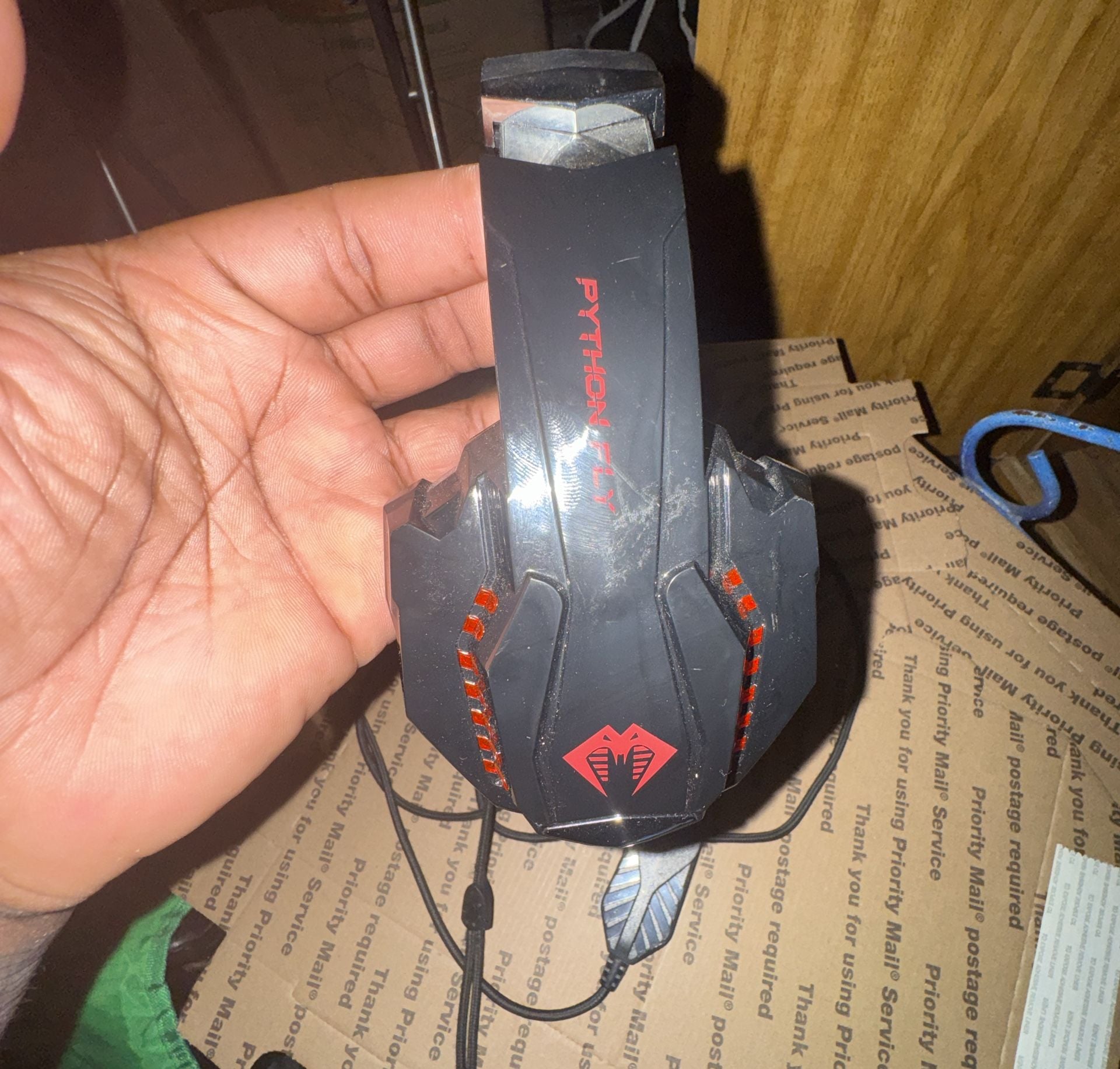 Python Fly Gaming Headset with Microphone and LED Lighting Black Red 3