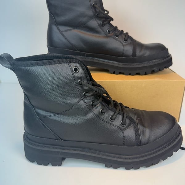 Calvin Klein KCBSBOOT2 combat boots in black size 9.5 men’s 
