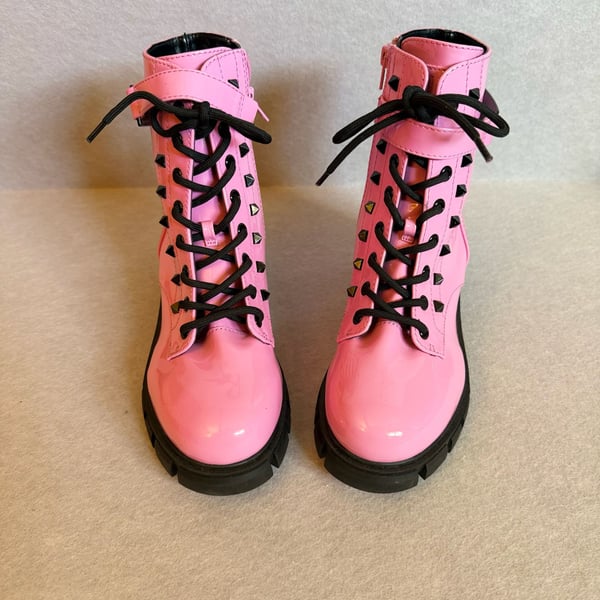 GUESS Women’s Deepen Combat Boots Size 8M Pink Patent Studded NWT Style