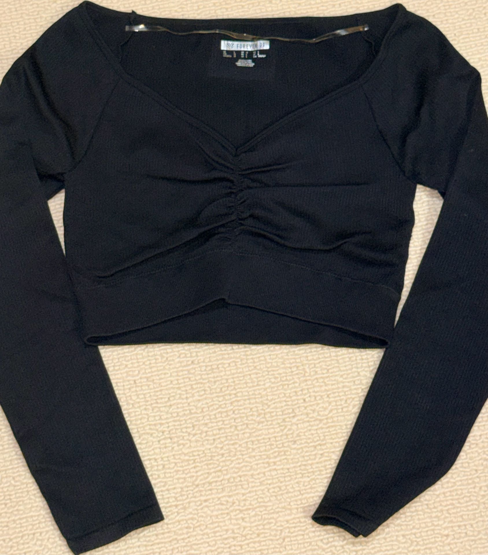 Forever 21 Black Long Sleeve Ruched Crop Top Size L 2
