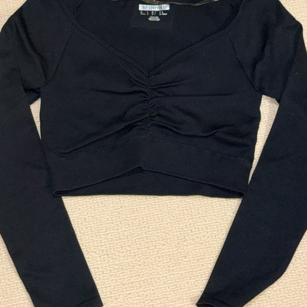 Forever 21 Black Long Sleeve Ruched Crop Top Size L