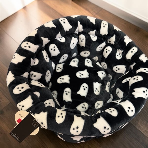 Cupcakes and Cashmere Halloween Black/White Ghost Reversible Pet Bed TikTok New!