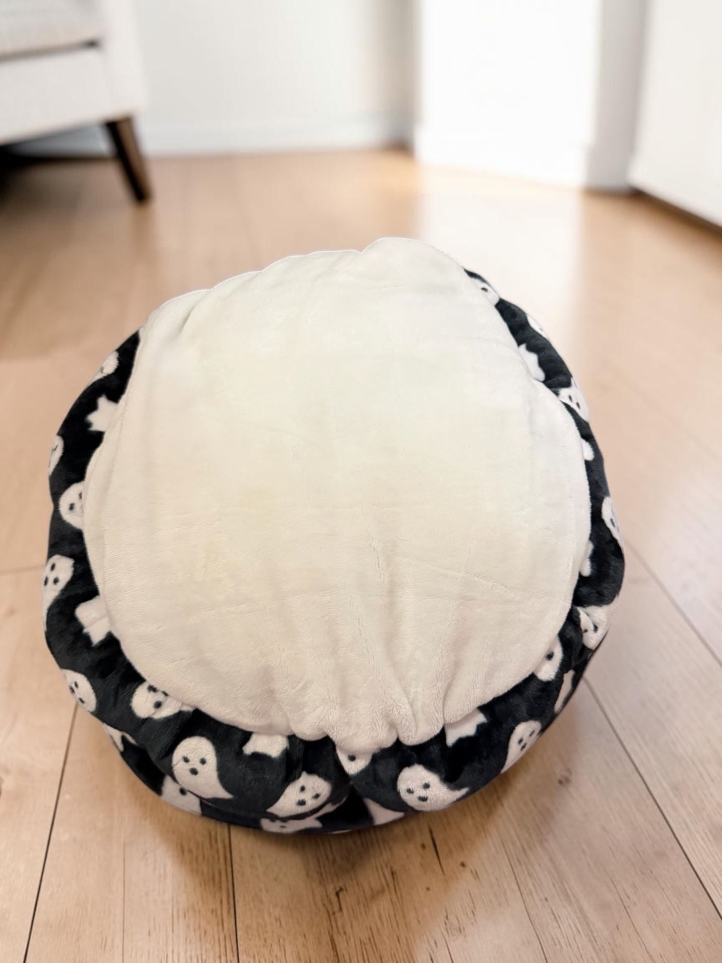 Cupcakes and Cashmere Halloween Black/White Ghost Reversible Pet Bed TikTok New! 4