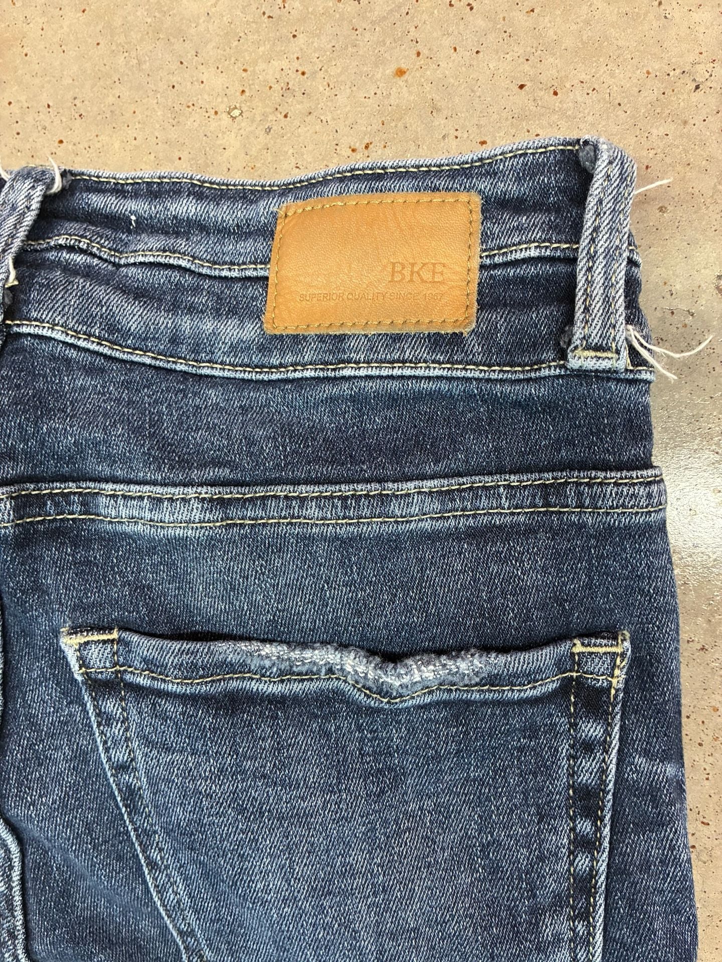 BKE Billie Slim Fit High Rise Tailored Bootcut Jeans Size 25x31.5 Dark Wash 9