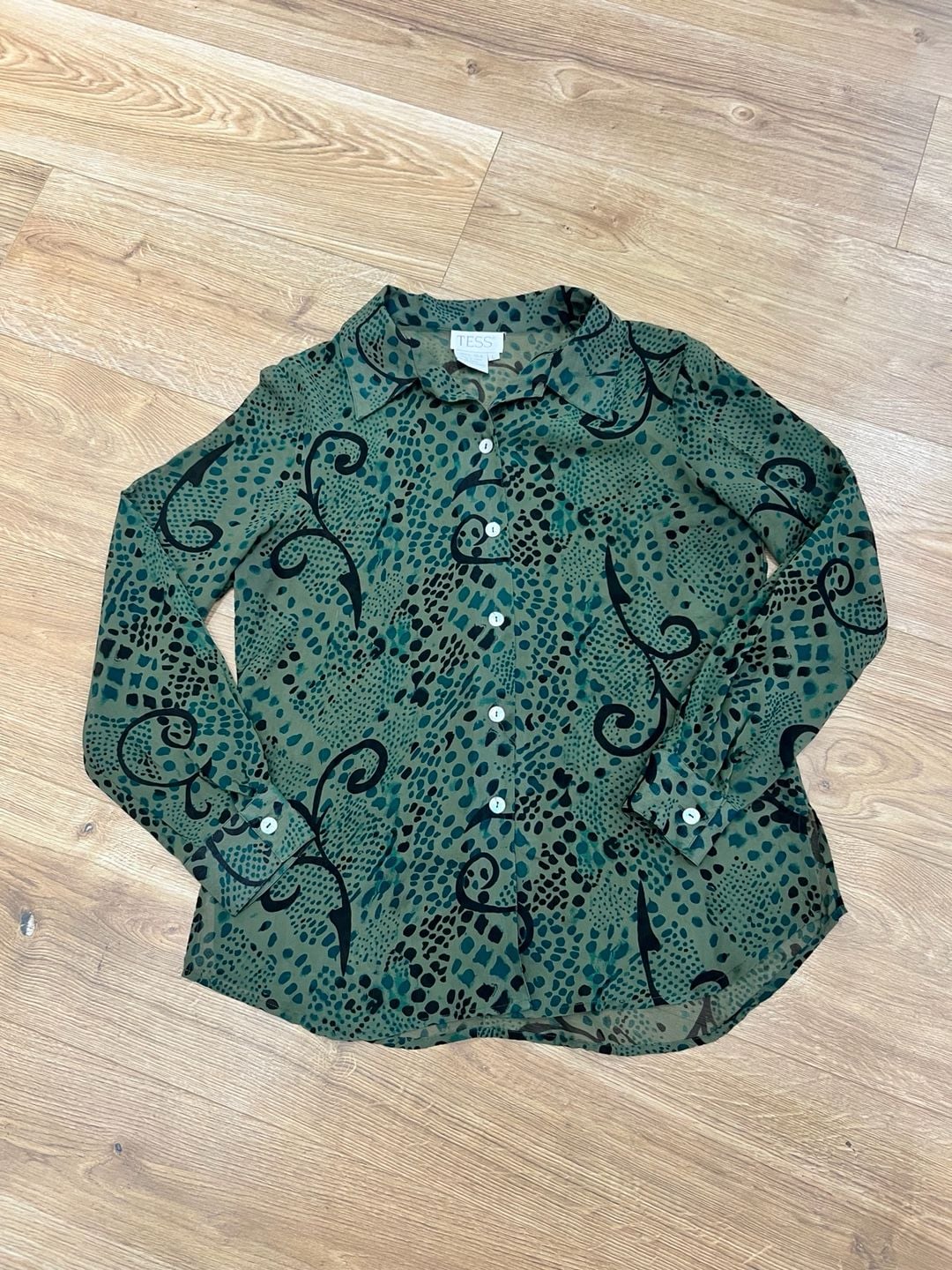 VTG Silk Blouse Green and Black Patterned Button Down Size L 4