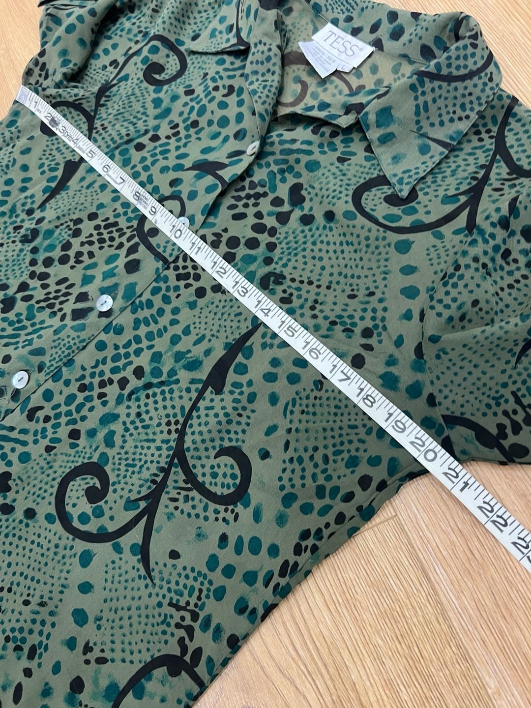 VTG Silk Blouse Green and Black Patterned Button Down Size L 5