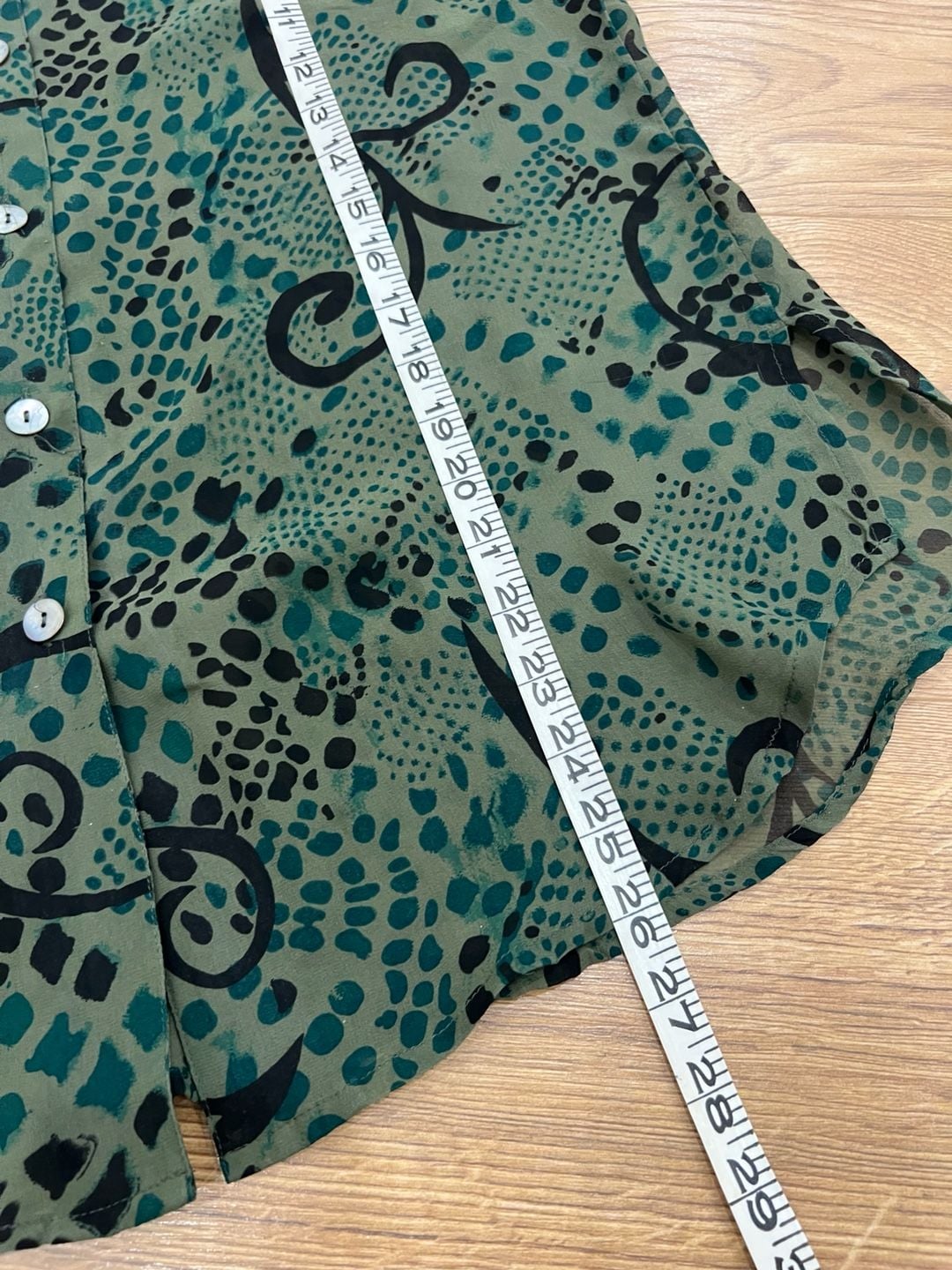 VTG Silk Blouse Green and Black Patterned Button Down Size L 6