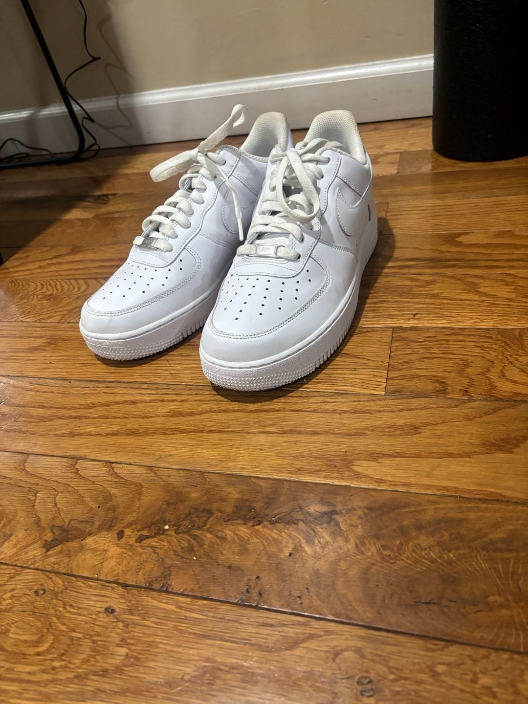 Nike Air Force 1 Low Triple White Sneakers
Size 10.5 5