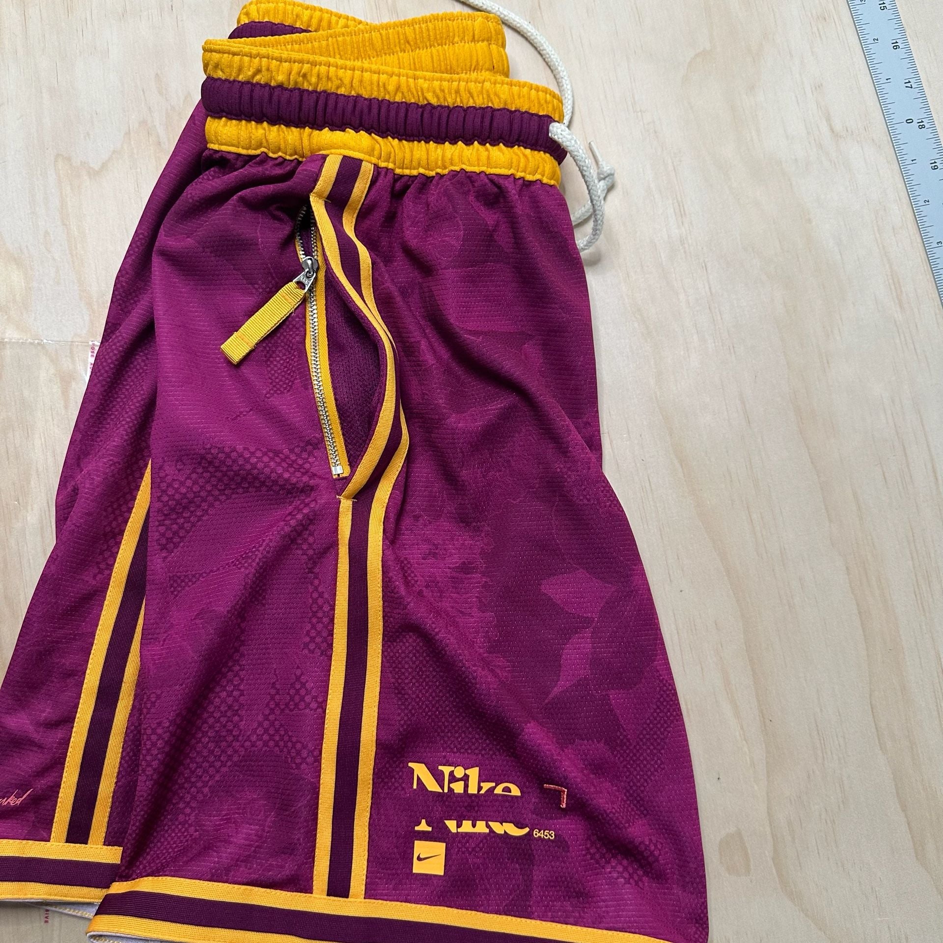 Nike Dri-Fit DNA+ Halftone Grid Basketball Shorts Size Small Purple Yellow 8