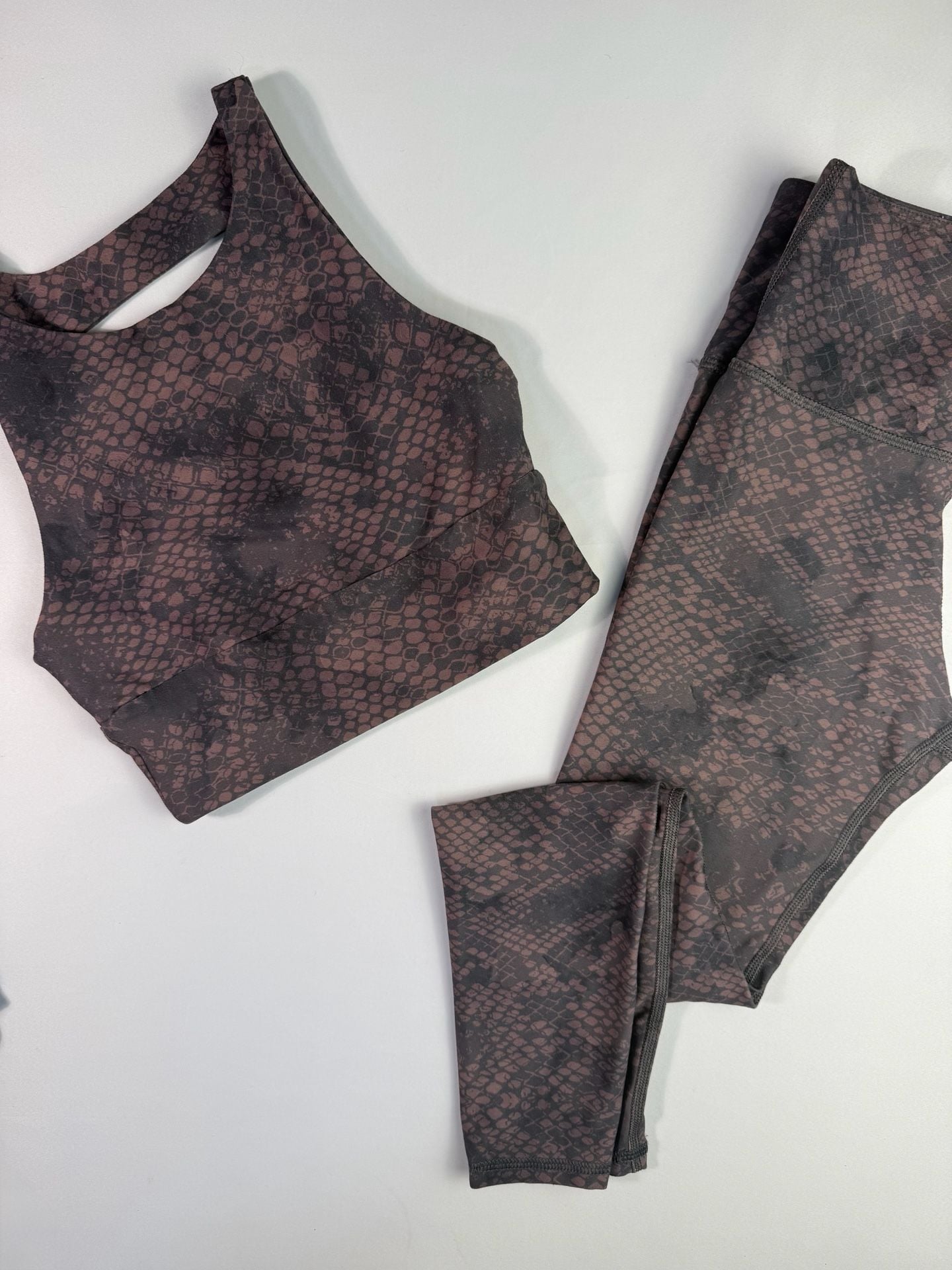SAVVI Opal Leggings Women's Size Medium Dusty Rose Snake 1