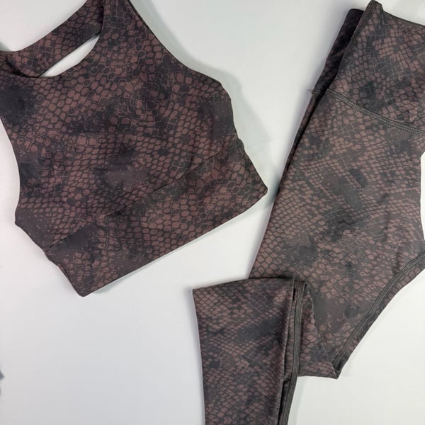 SAVVI Opal Leggings Women's Size Medium Dusty Rose Snake