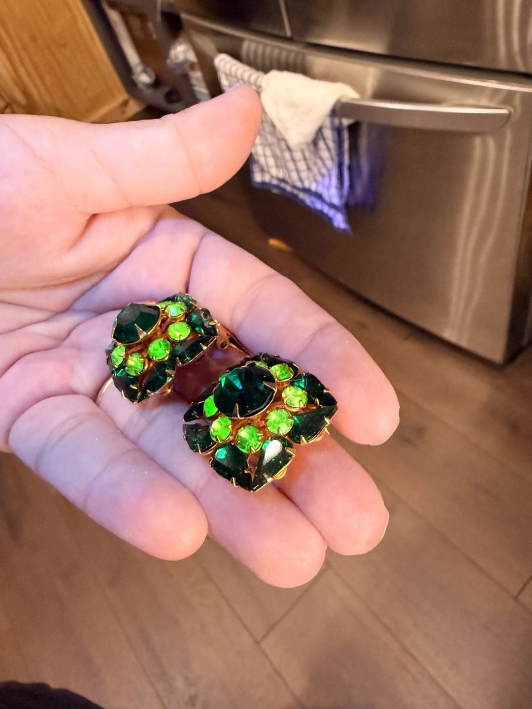 Judy Lee uranium Vintage Green Rhinestone Clip On Earrings 7