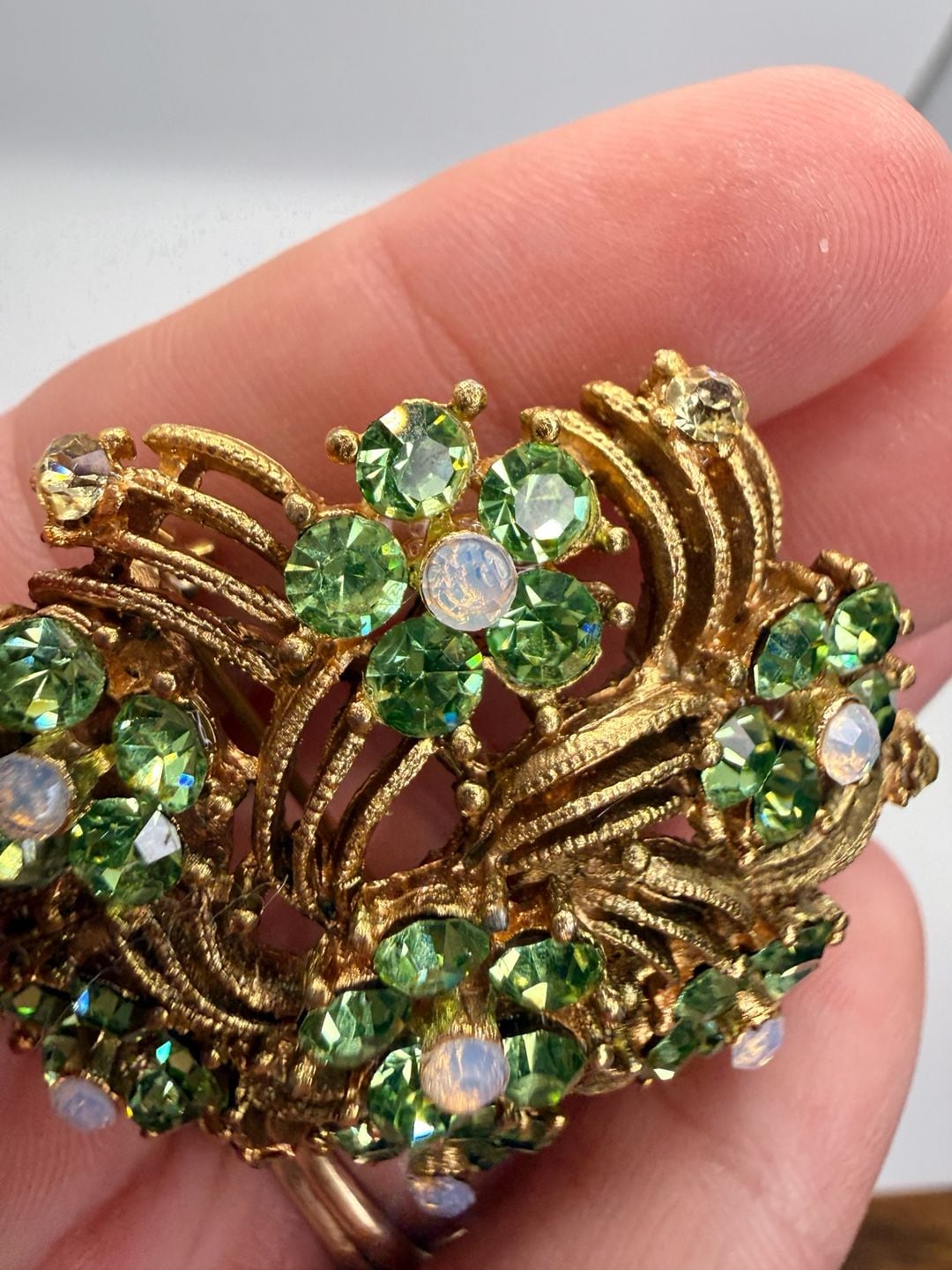 Vintage uranium Gold Tone Green Rhinestone Flower Brooch Pin 6