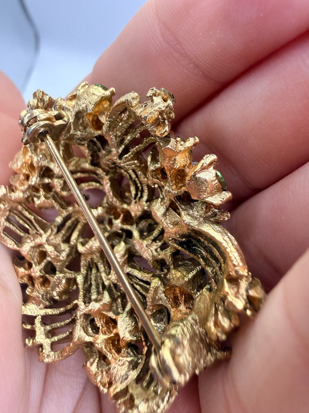 Vintage uranium Gold Tone Green Rhinestone Flower Brooch Pin 10
