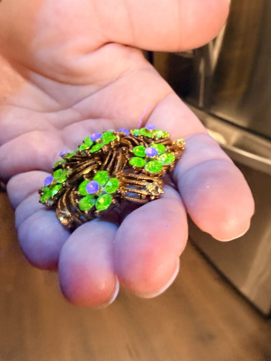 Vintage uranium Gold Tone Green Rhinestone Flower Brooch Pin 5