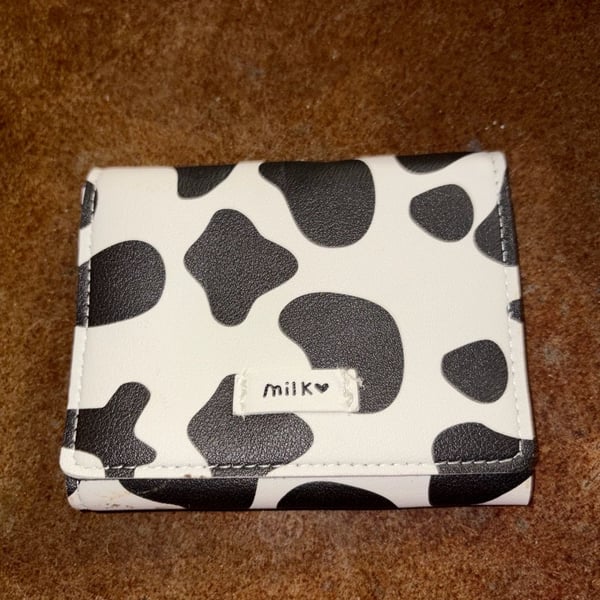 Cow Print milk Short Wallet Tri-Fold Card Holder Purse with ID Slot