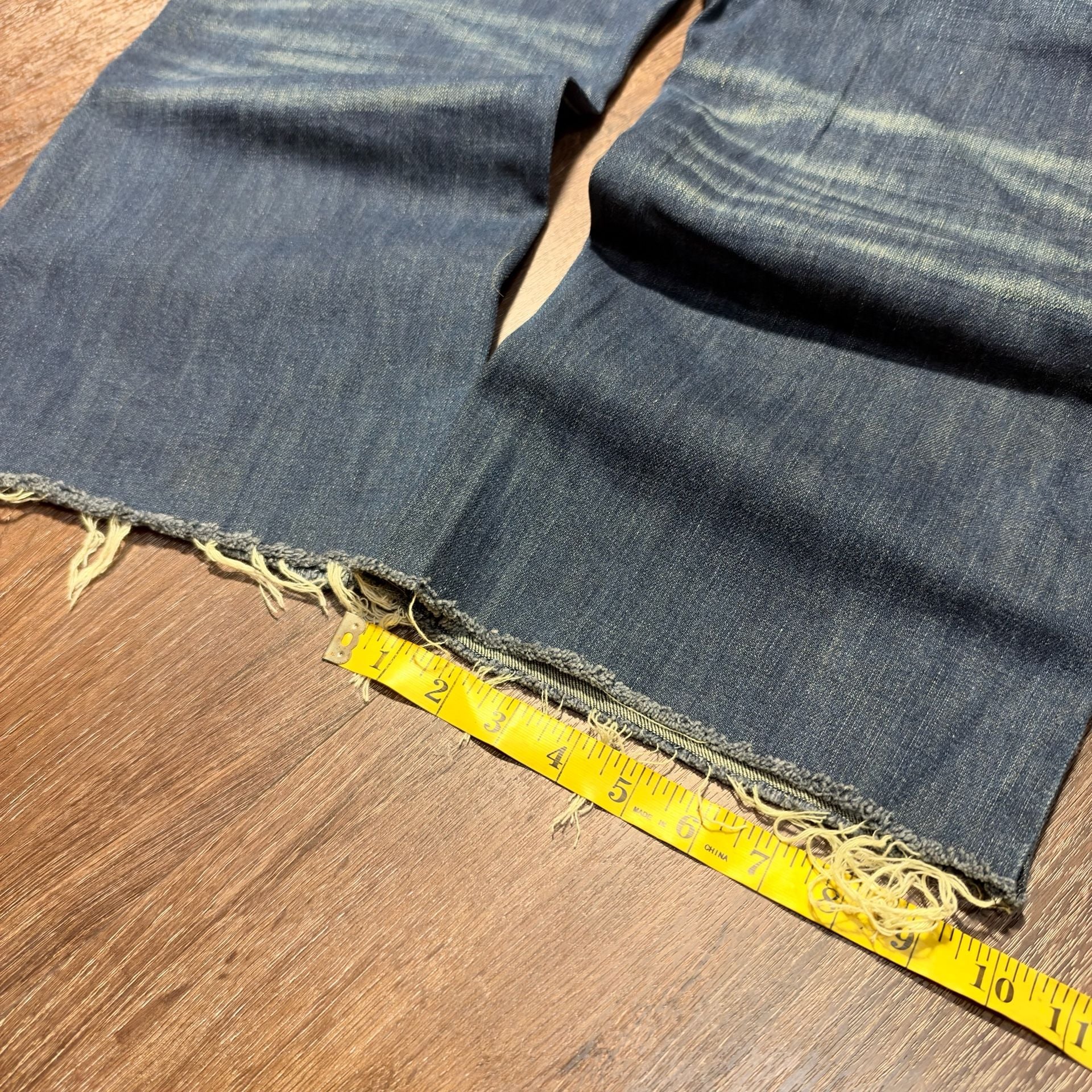 Rocawear Classic Fit Jeans Size 40 Blue Denim Raw Hem Y2K Streetwear 7
