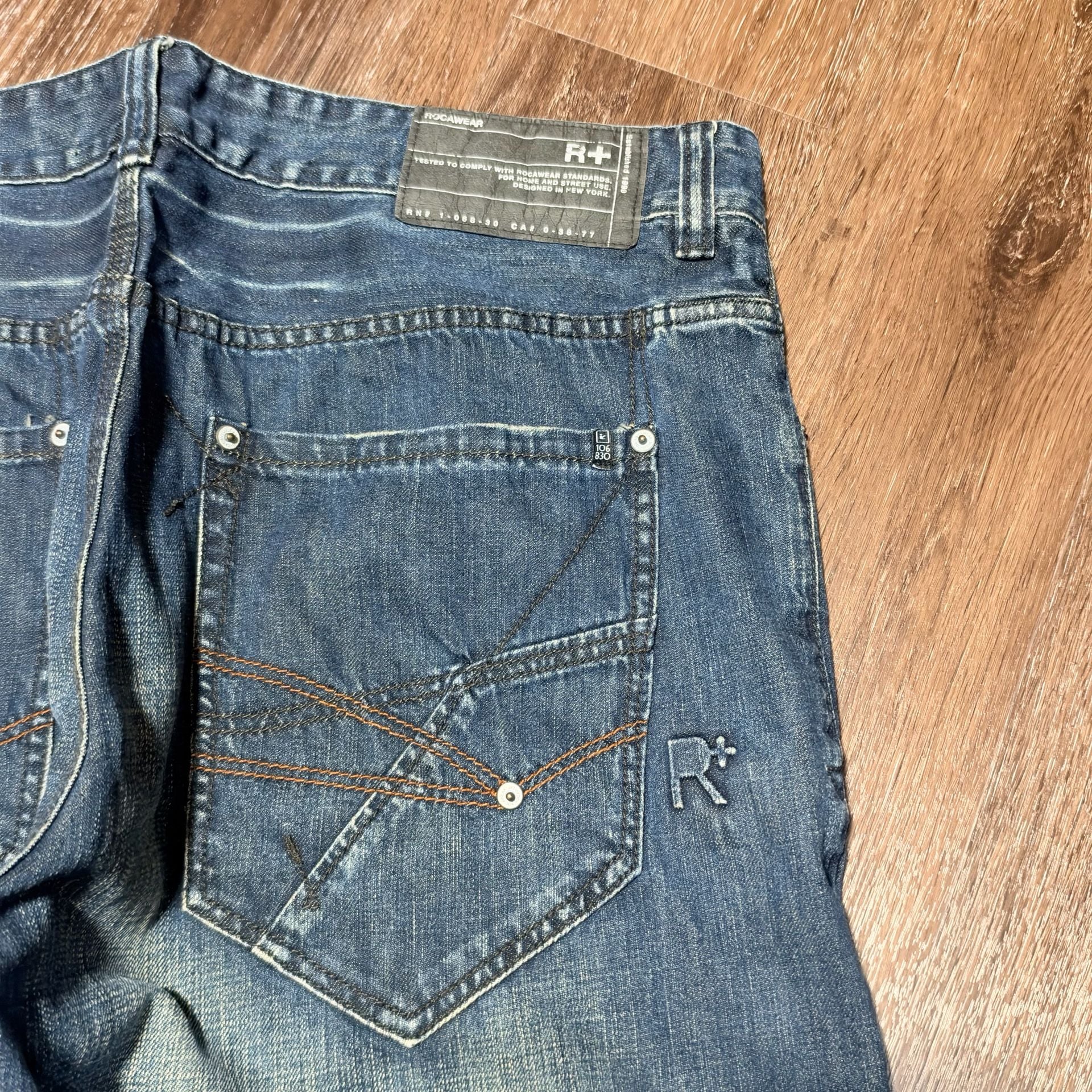Rocawear Classic Fit Jeans Size 40 Blue Denim Raw Hem Y2K Streetwear 8