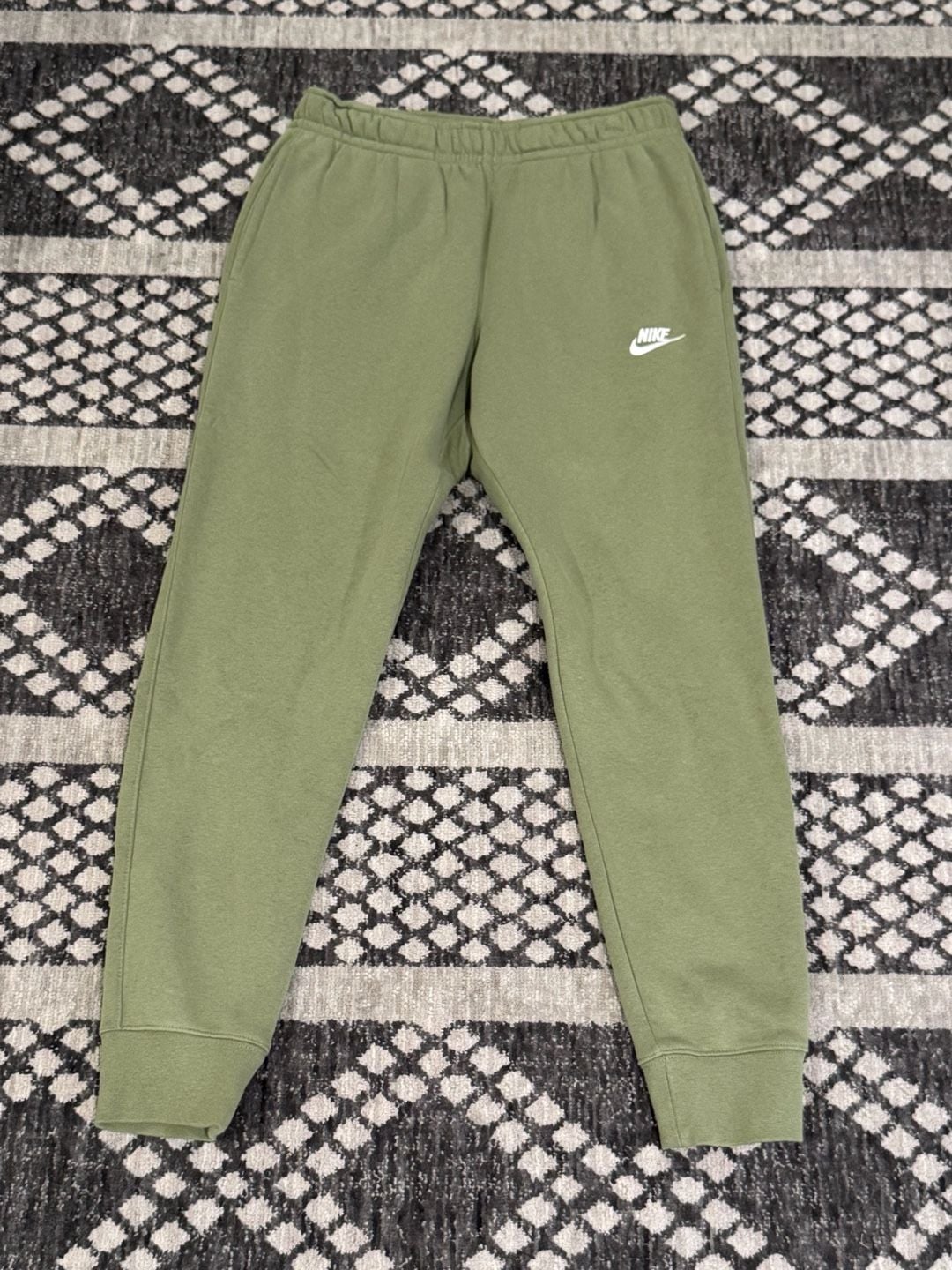 Nike Sportswear Club Fleece Alligator Green Joggers Size S 2