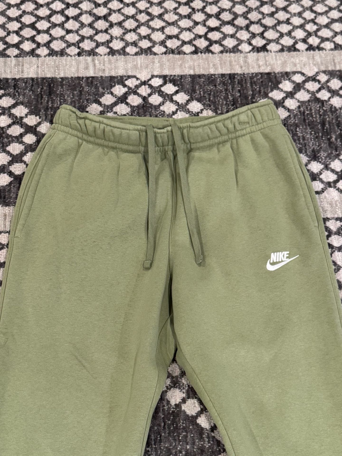 Nike Sportswear Club Fleece Alligator Green Joggers Size S 4