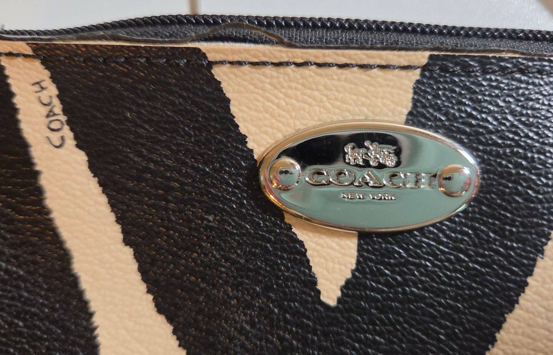 Coach Zebra Print Small Wristlet Black And Cream Leather 4