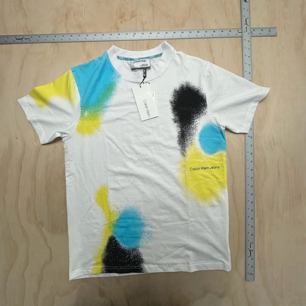 Calvin Klein Spray Graphic T-Shirt White Size M Cotton Short Sleeve T-Shirt