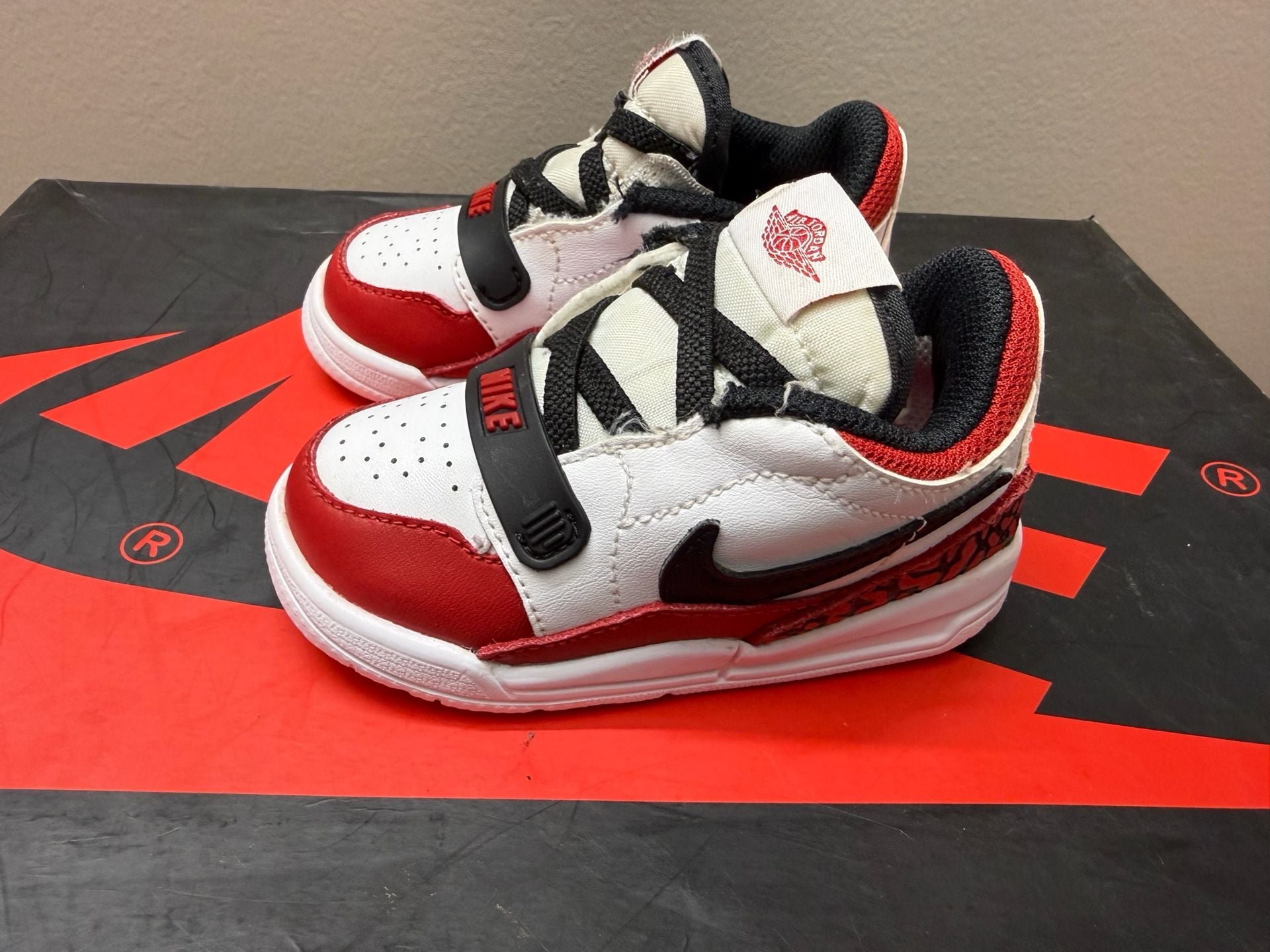 Jordan Legacy 312 Low Toddler Chicago Red White Black Gym Red 4