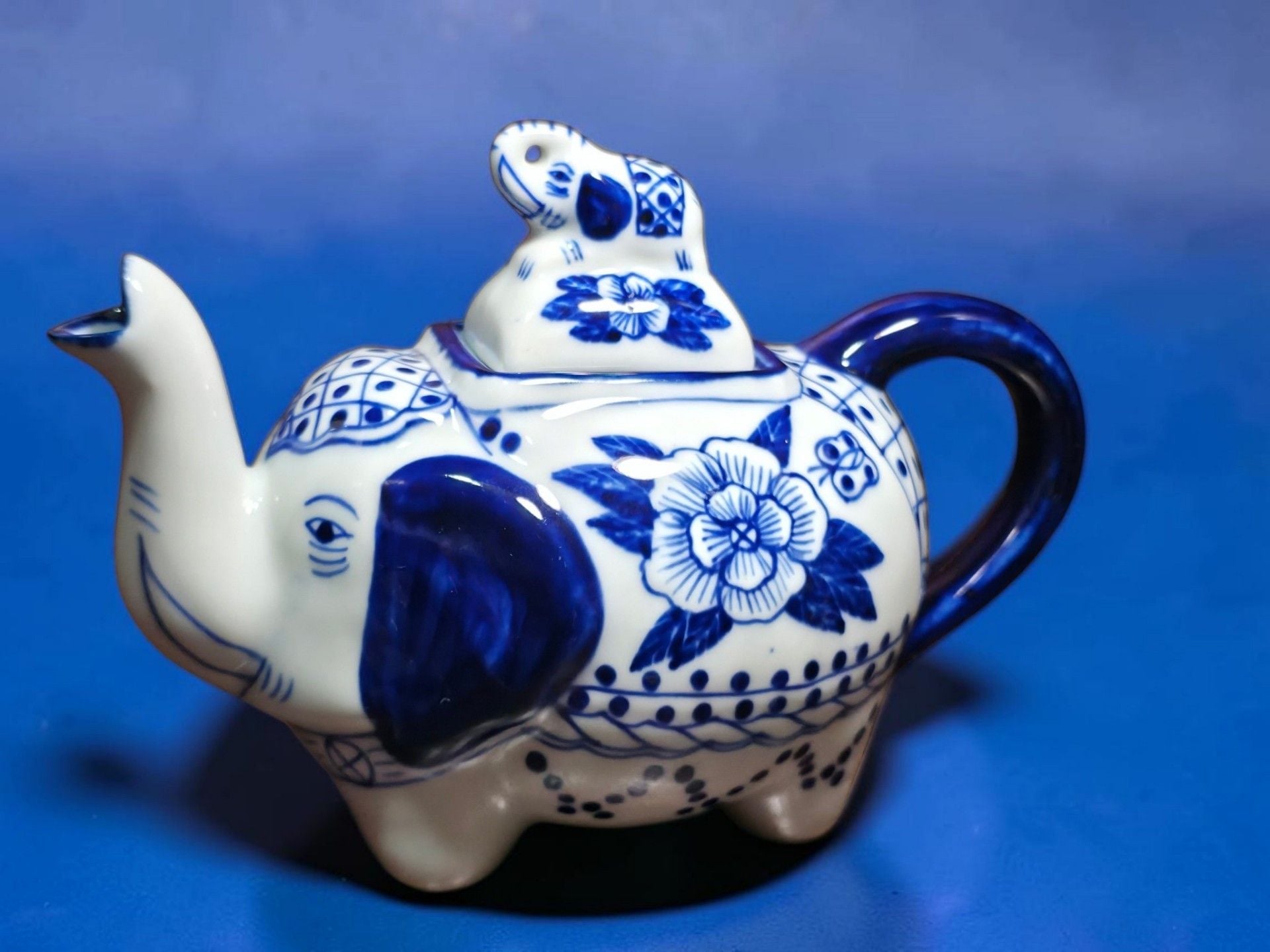 Blue and White Porcelain Elephant Teapot with Baby Elephant Lid 3