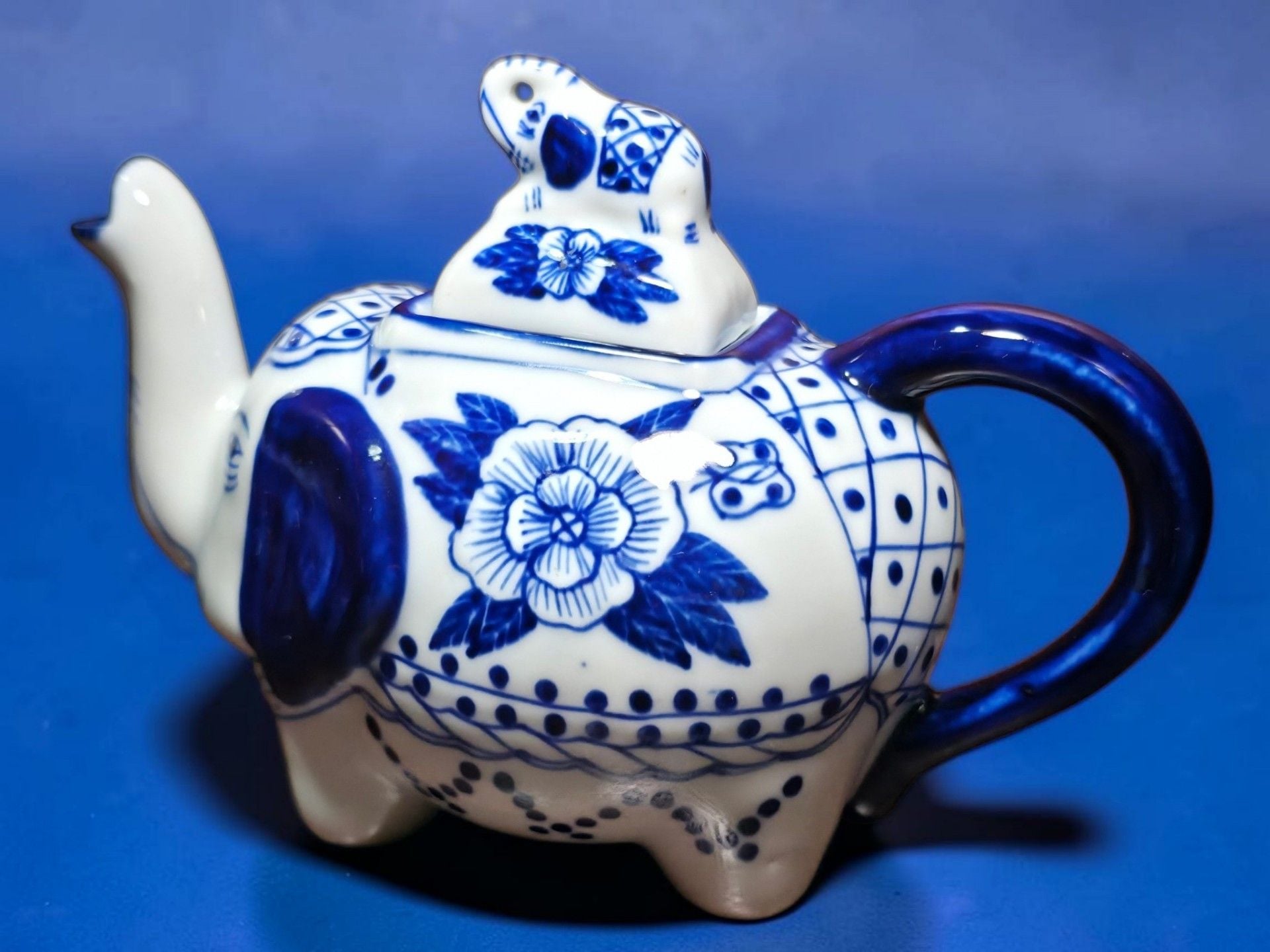 Blue and White Porcelain Elephant Teapot with Baby Elephant Lid 5