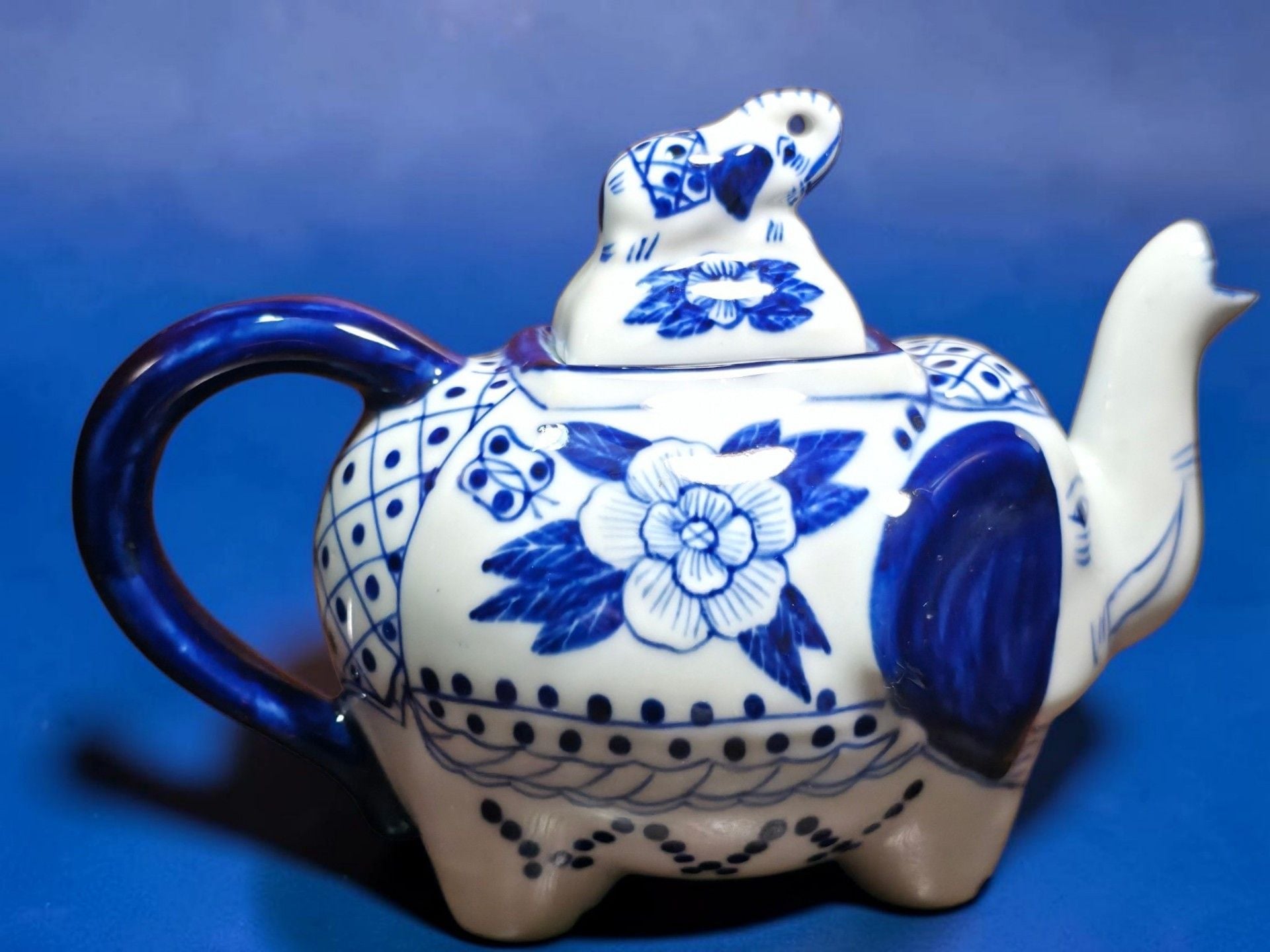 Blue and White Porcelain Elephant Teapot with Baby Elephant Lid 7