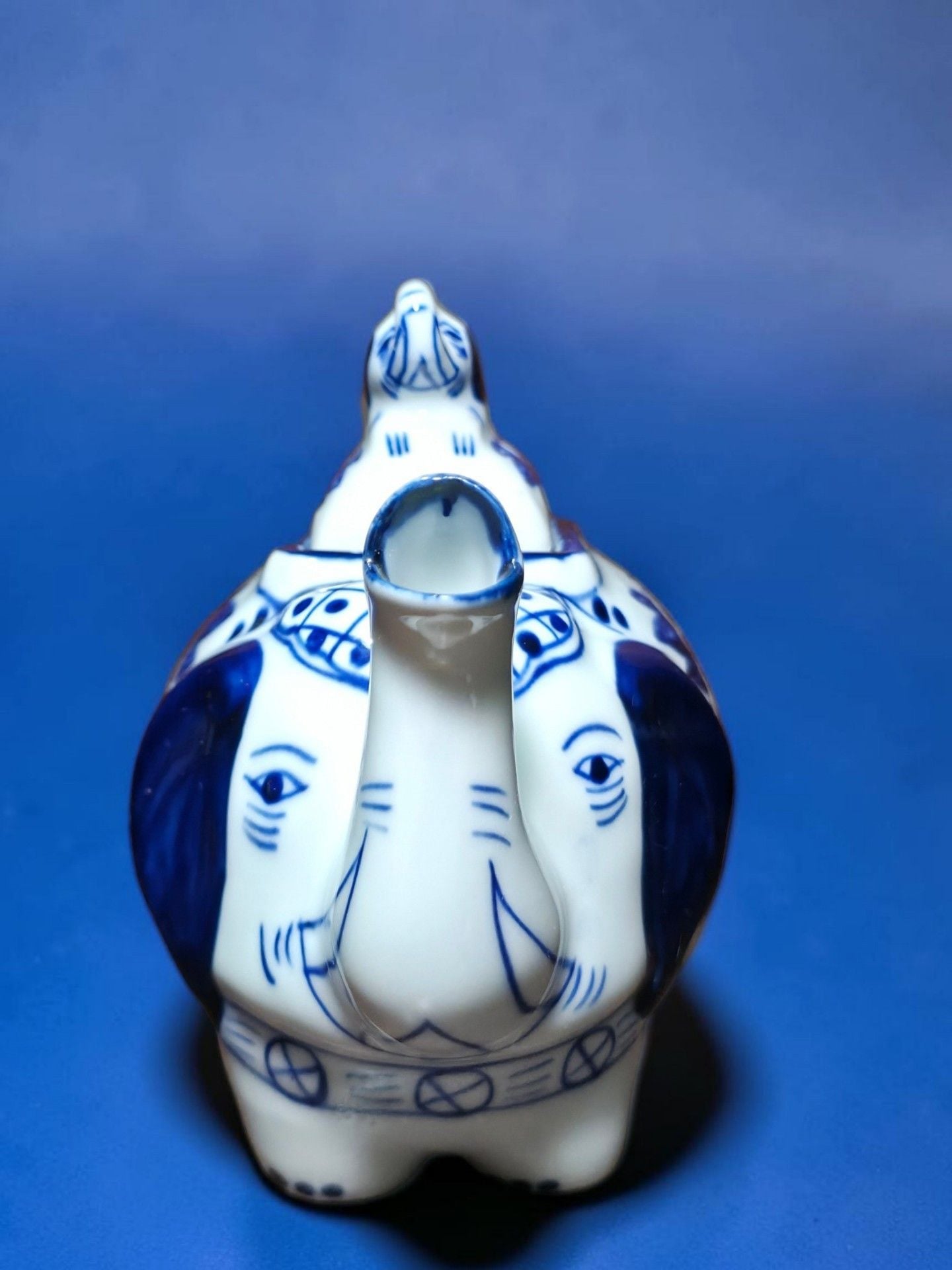 Blue and White Porcelain Elephant Teapot with Baby Elephant Lid 8
