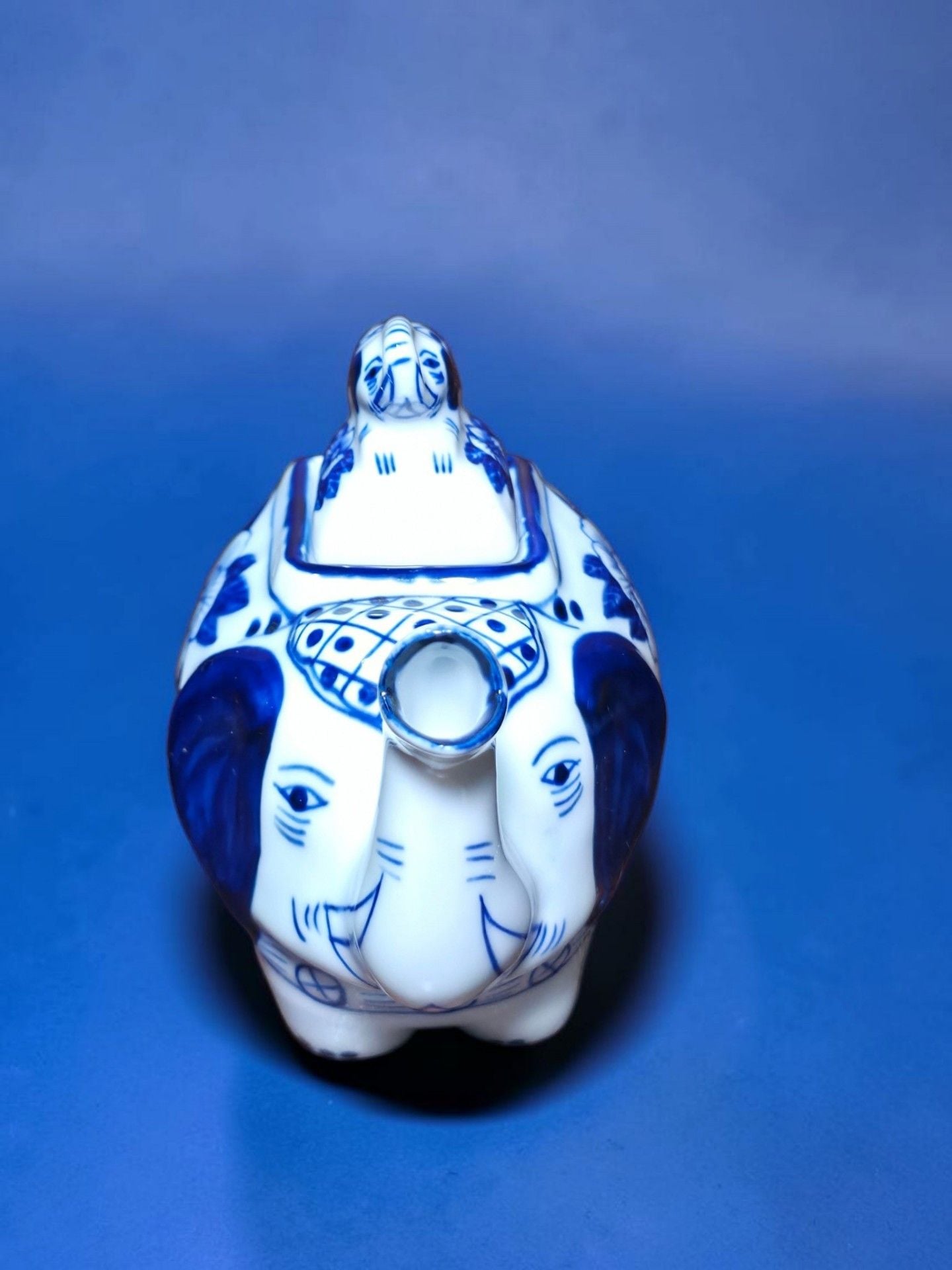 Blue and White Porcelain Elephant Teapot with Baby Elephant Lid 9