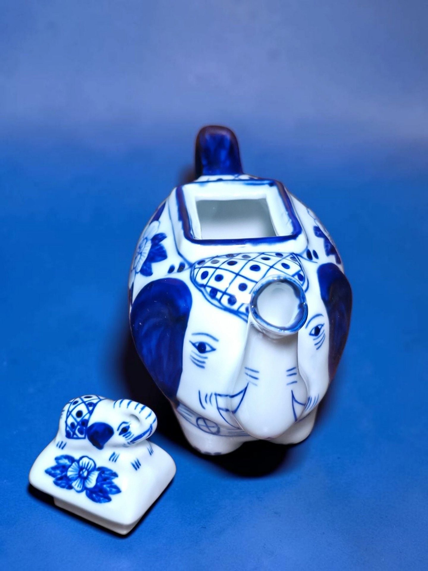 Blue and White Porcelain Elephant Teapot with Baby Elephant Lid 10