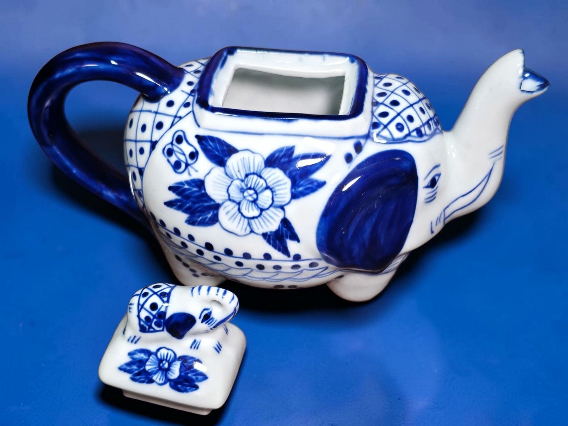 Blue and White Porcelain Elephant Teapot with Baby Elephant Lid 11