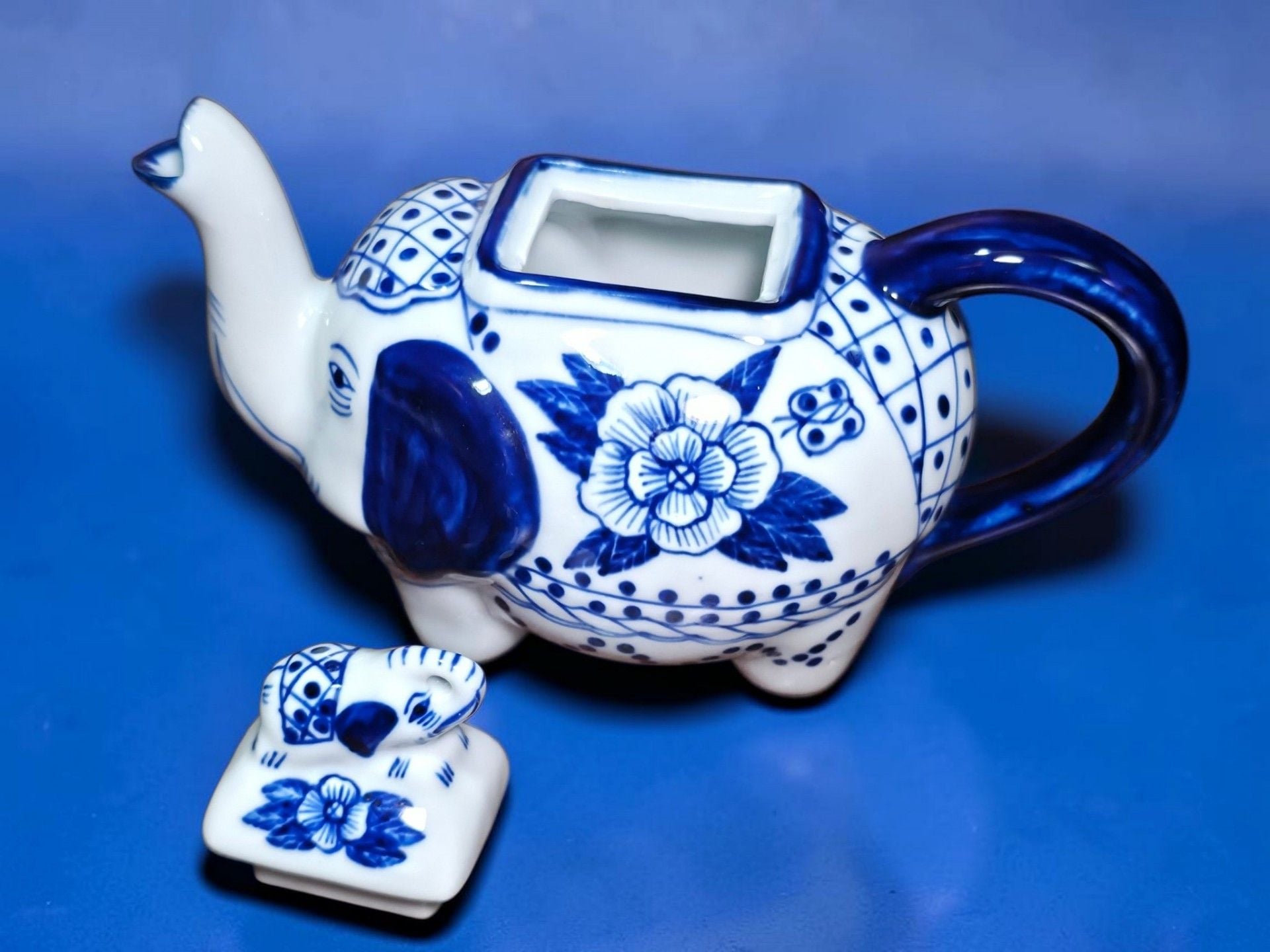 Blue and White Porcelain Elephant Teapot with Baby Elephant Lid 2