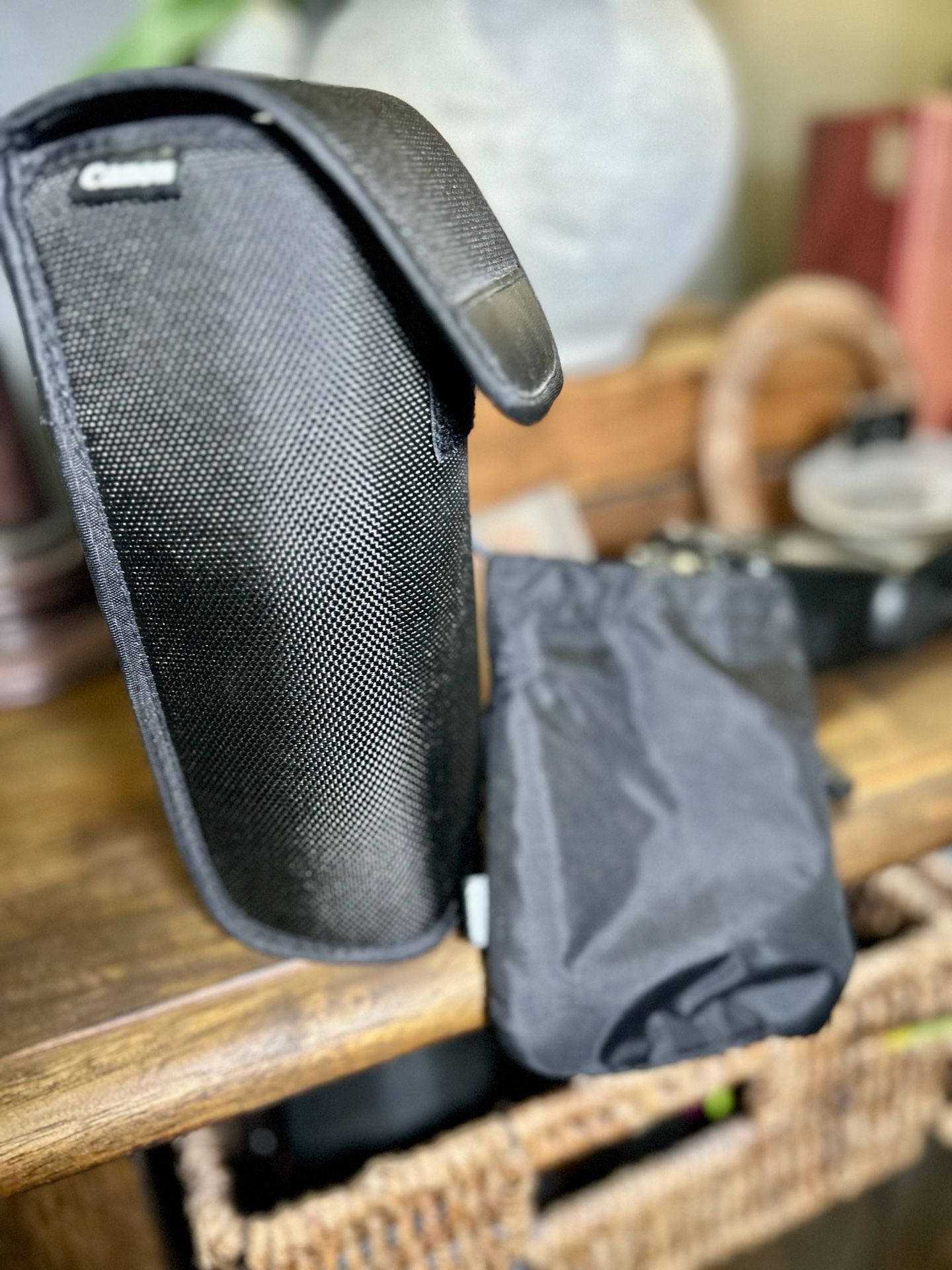 Canon Speedlite 600EX-RT Camera Flash With Case And Accessories 8