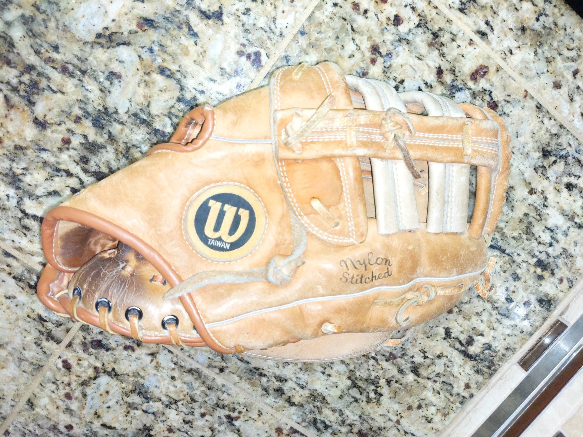 Wilson A9821 Baseball Glove SB-Special Nylon Stitched 1