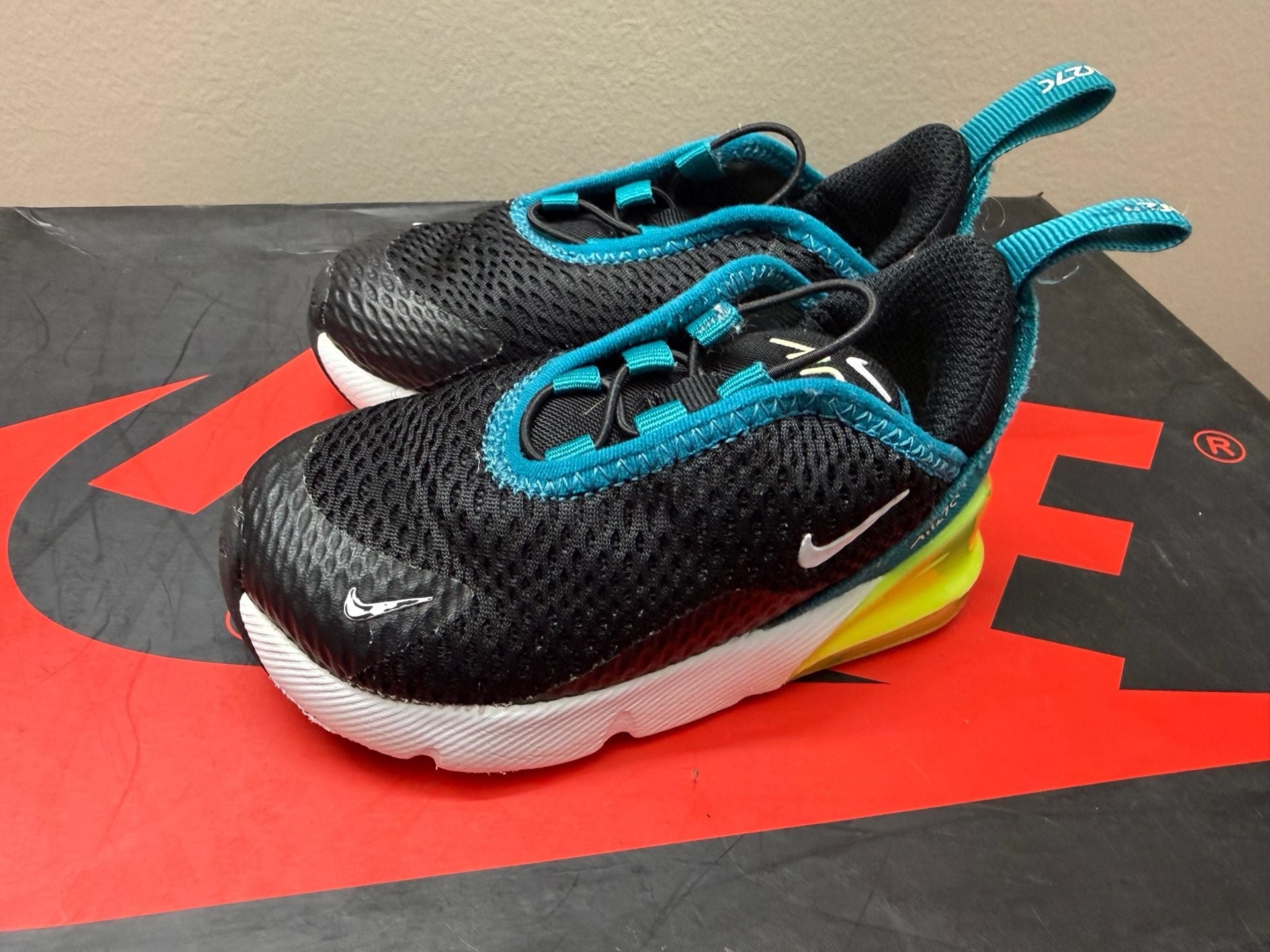 Nike Air Max 270 Toddler Size 5C Black Blue Yellow Sneakers 3