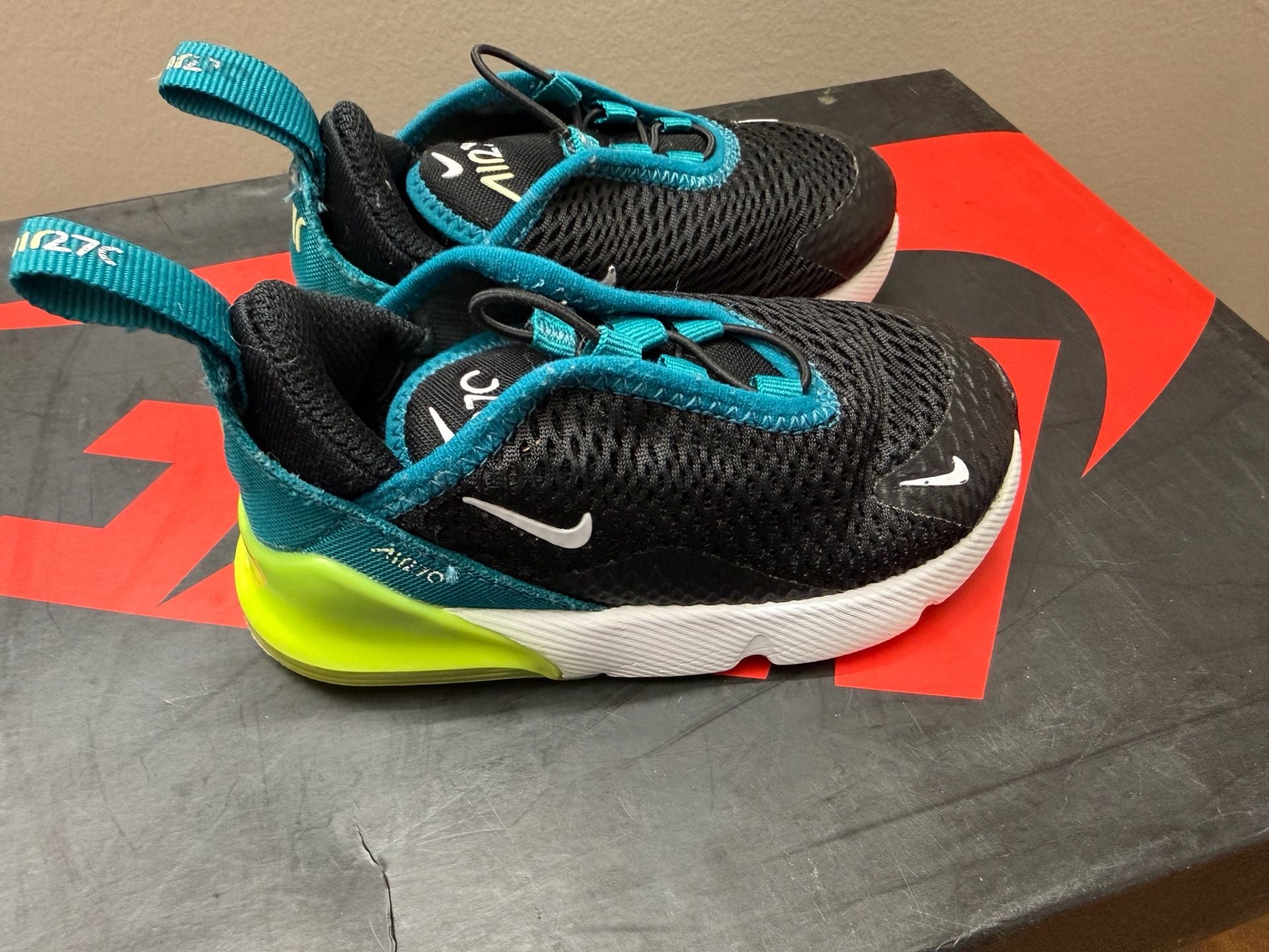 Nike Air Max 270 Toddler Size 5C Black Blue Yellow Sneakers 5