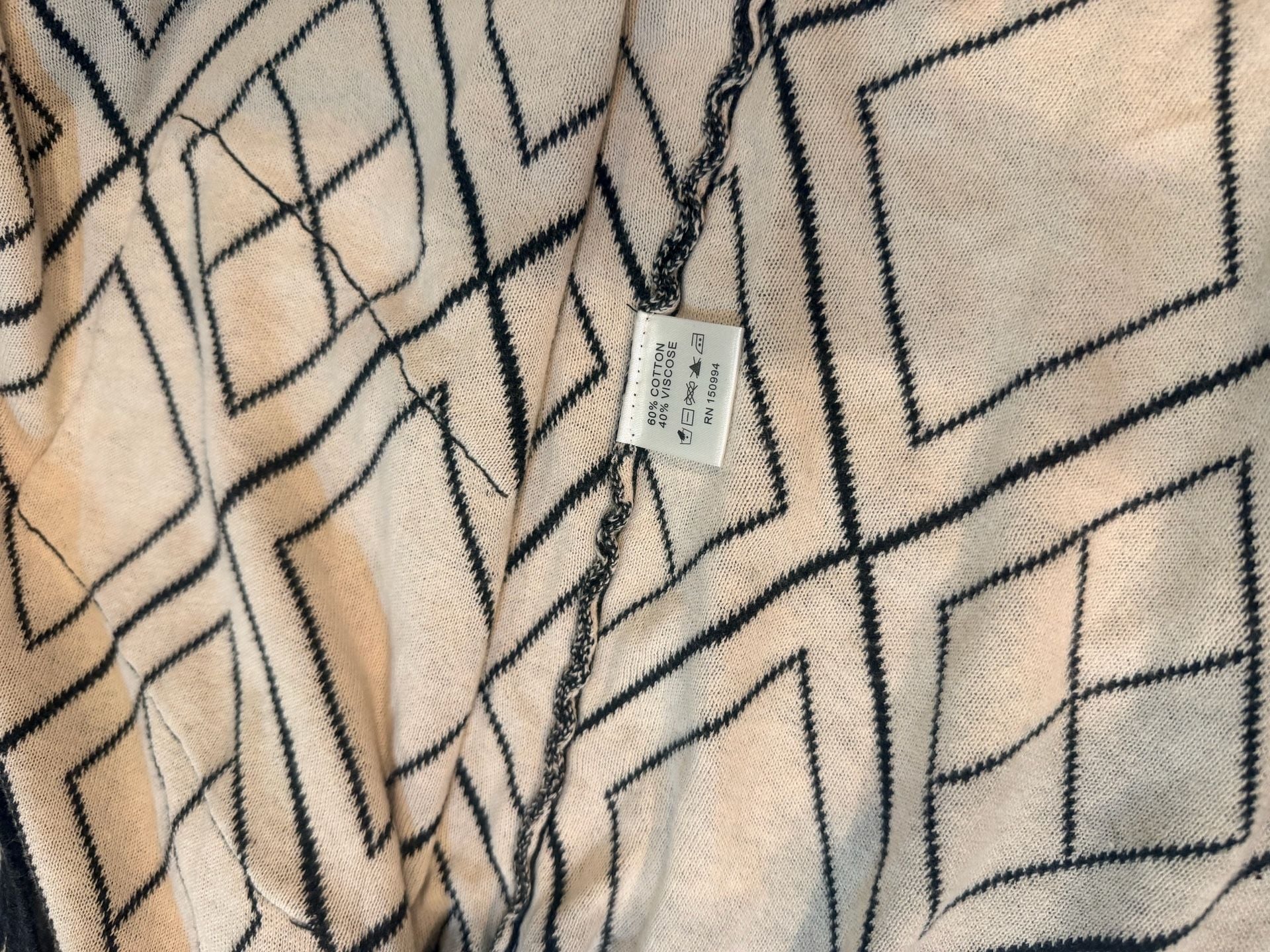 Belldine grey and White Geometric Diamond Pattern Hooded Cardigan Sweater 7
