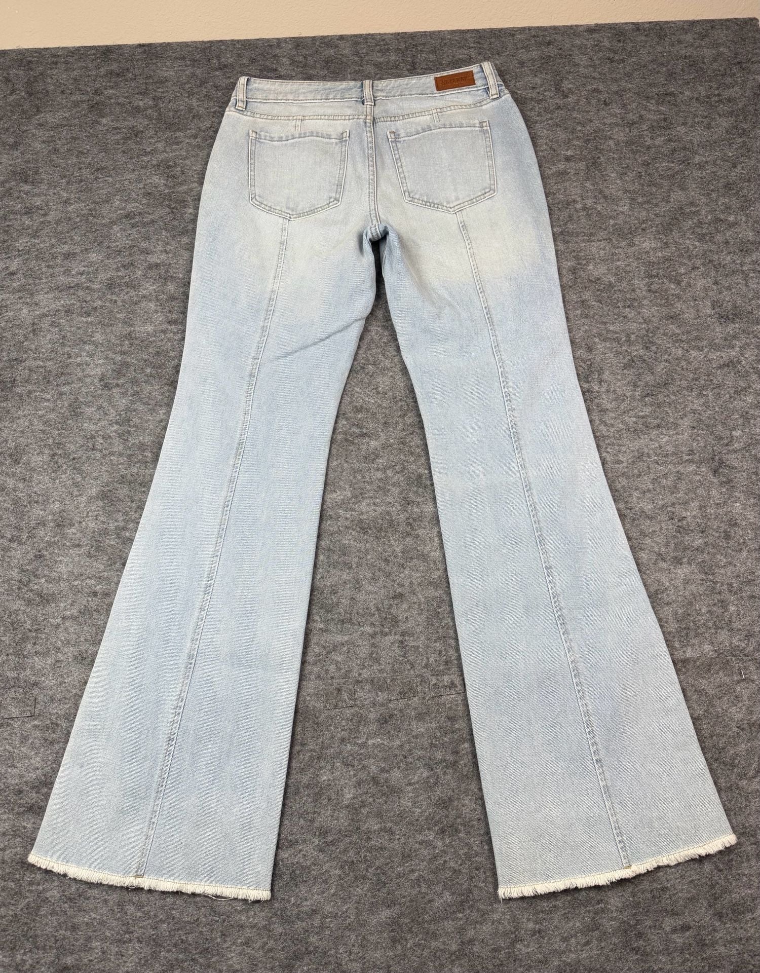 Shyanne Light Wash Flare Jeans Size 29x33 8