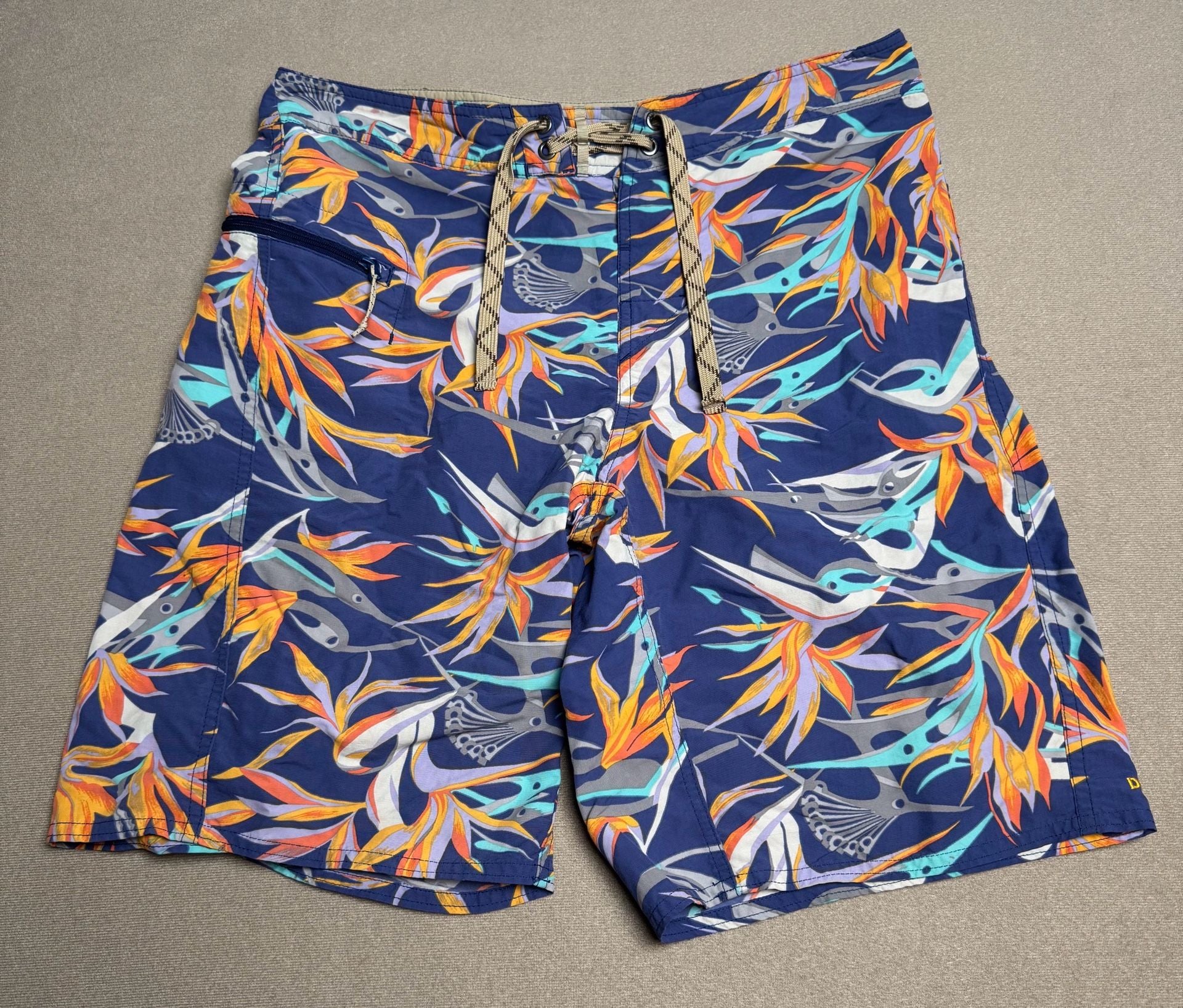 Patagonia Men's Wavefarer Board Shorts Size 31 Blue Floral Tropical Birds of 2