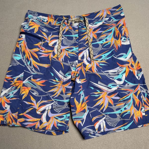 Patagonia Men's Wavefarer Board Shorts Size 31 Blue Floral Tropical Birds of