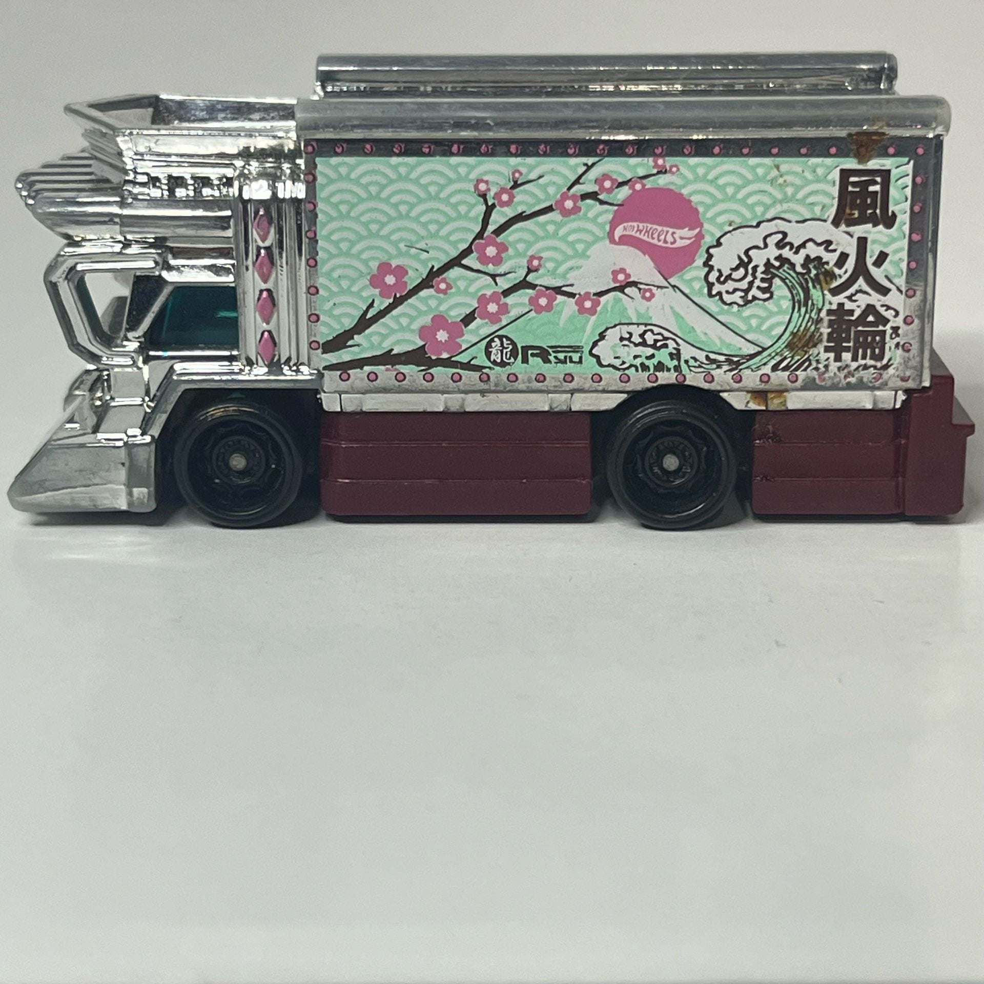Hot Wheels Raijin Express Chrome Cherry Blossom Diecast Car 2