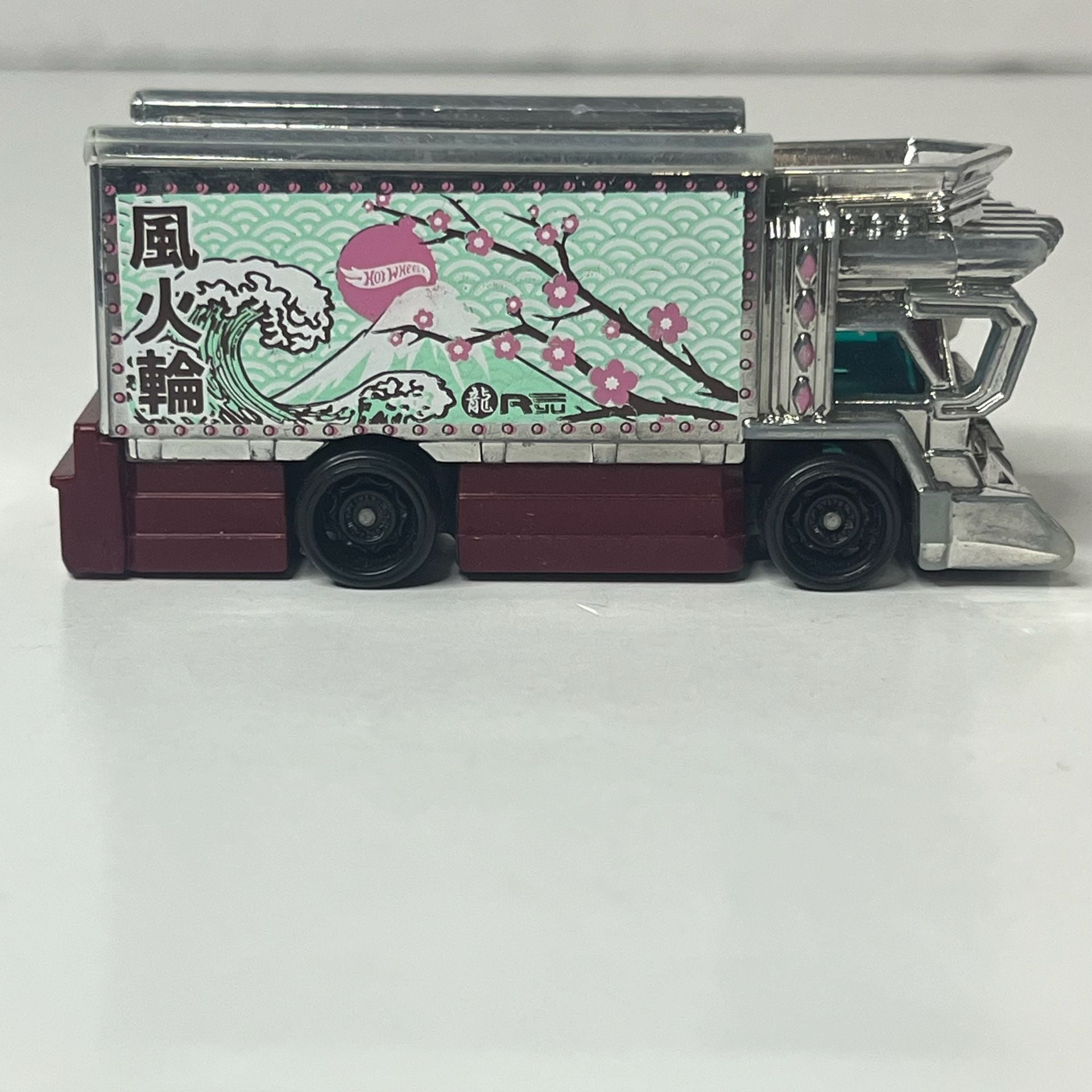 Hot Wheels Raijin Express Chrome Cherry Blossom Diecast Car 4
