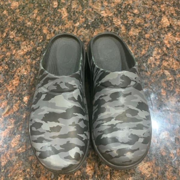 OOFOS OOcloog Luxe Clog Size M5 W7 Night Camo