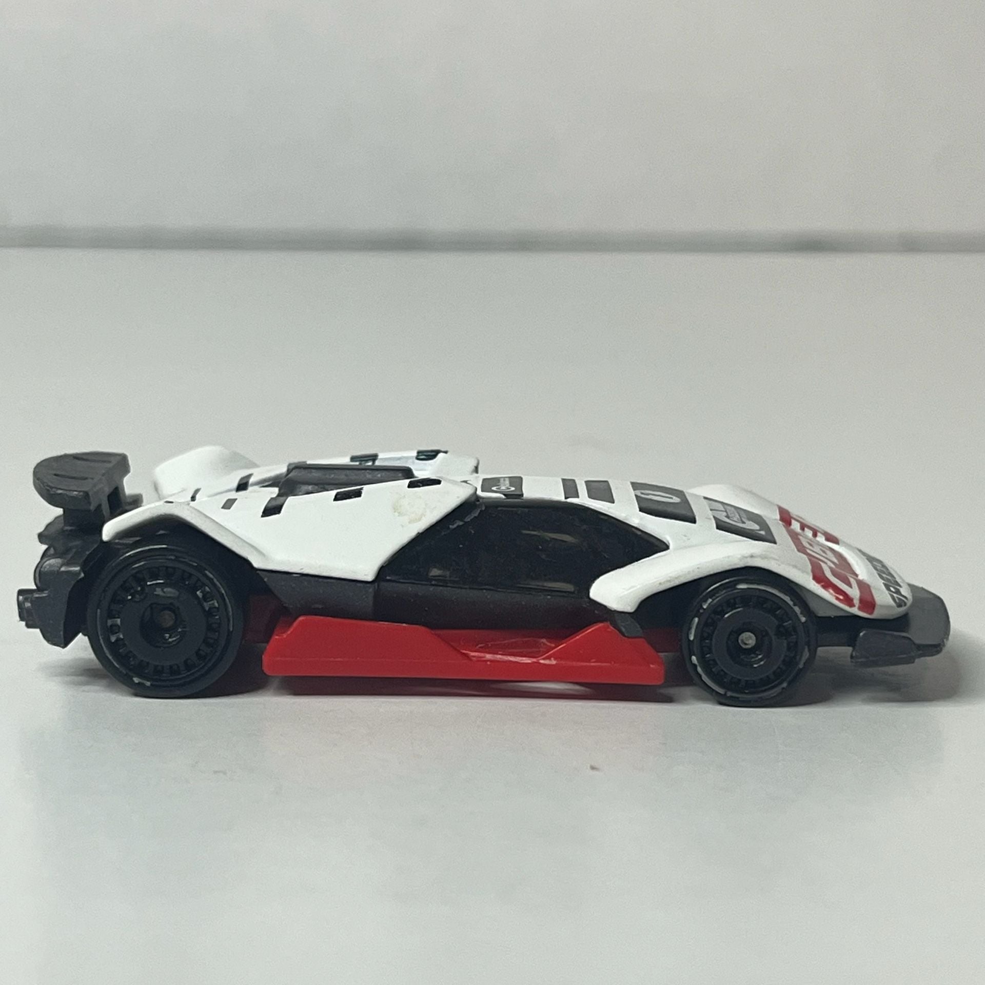 Hot Wheels Cyber Speeder Diecast Car White Red Black HW Turbo 4