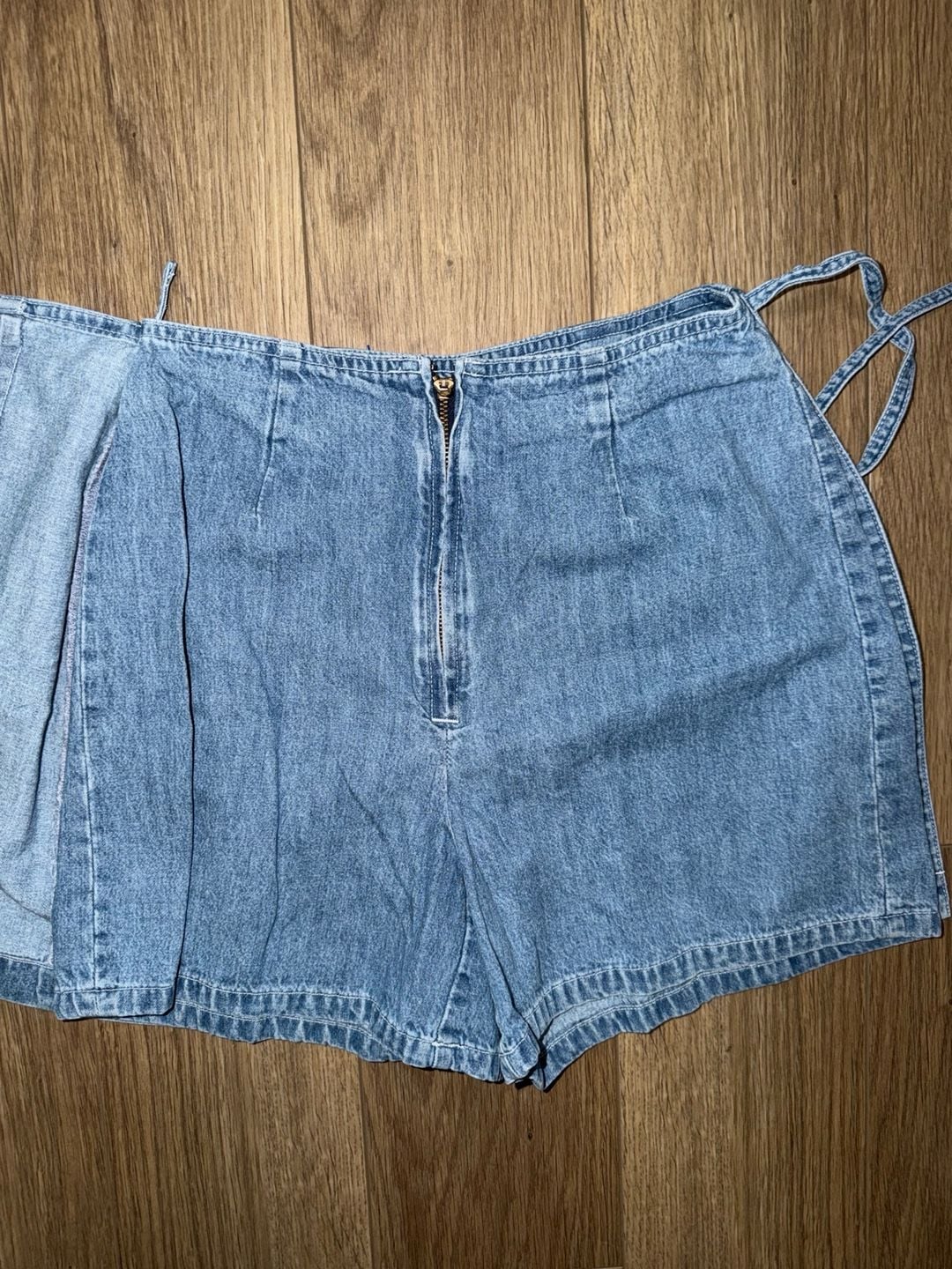 Brandy Melville Brandy Side Tie Jeans Skort Light Wash 8
