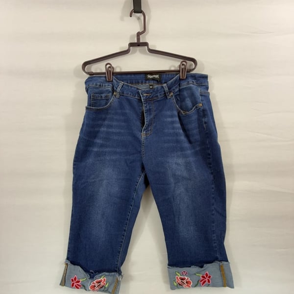 Sandpiper Cropped Jeans Size 18W Blue Denim Embroidered Cuffs