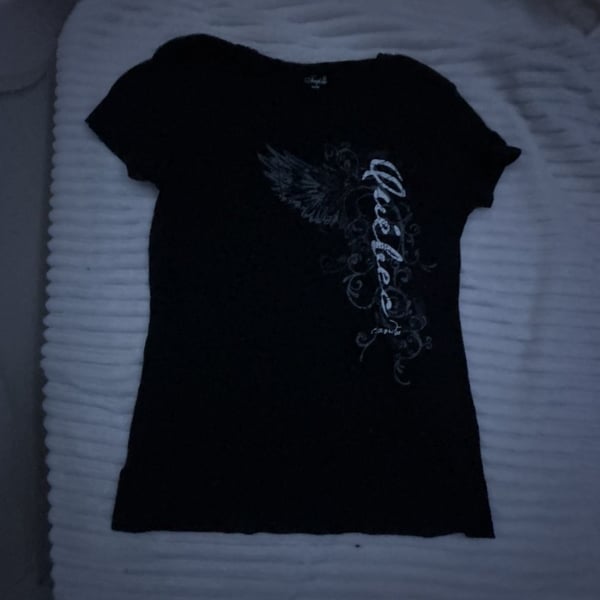TeePee Graphic T-Shirt Size M Black Y2K Wings Scroll